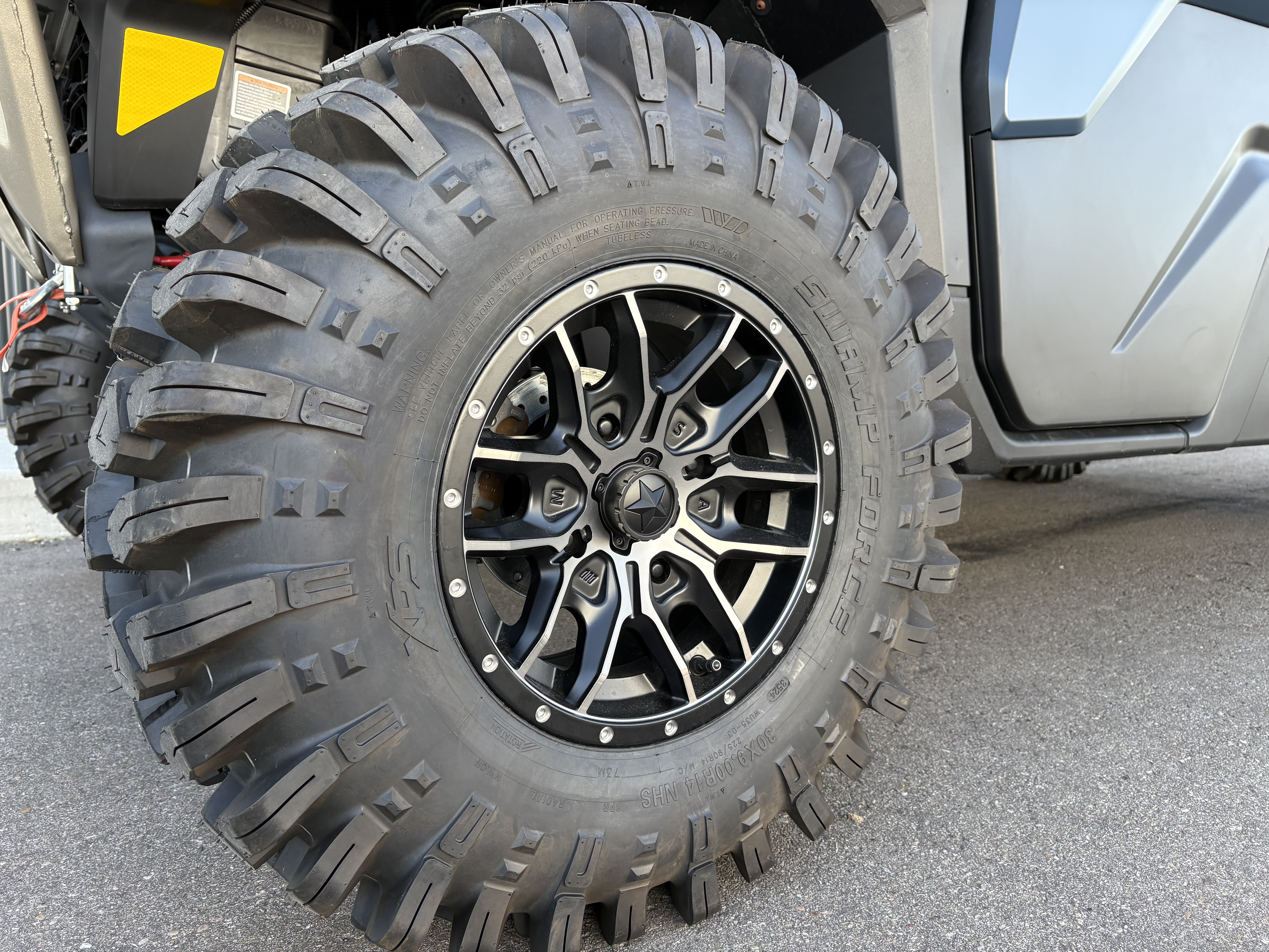 2025 Can-Am Defender MAX LIMITED CAB HD10  6MSD - Photo 13