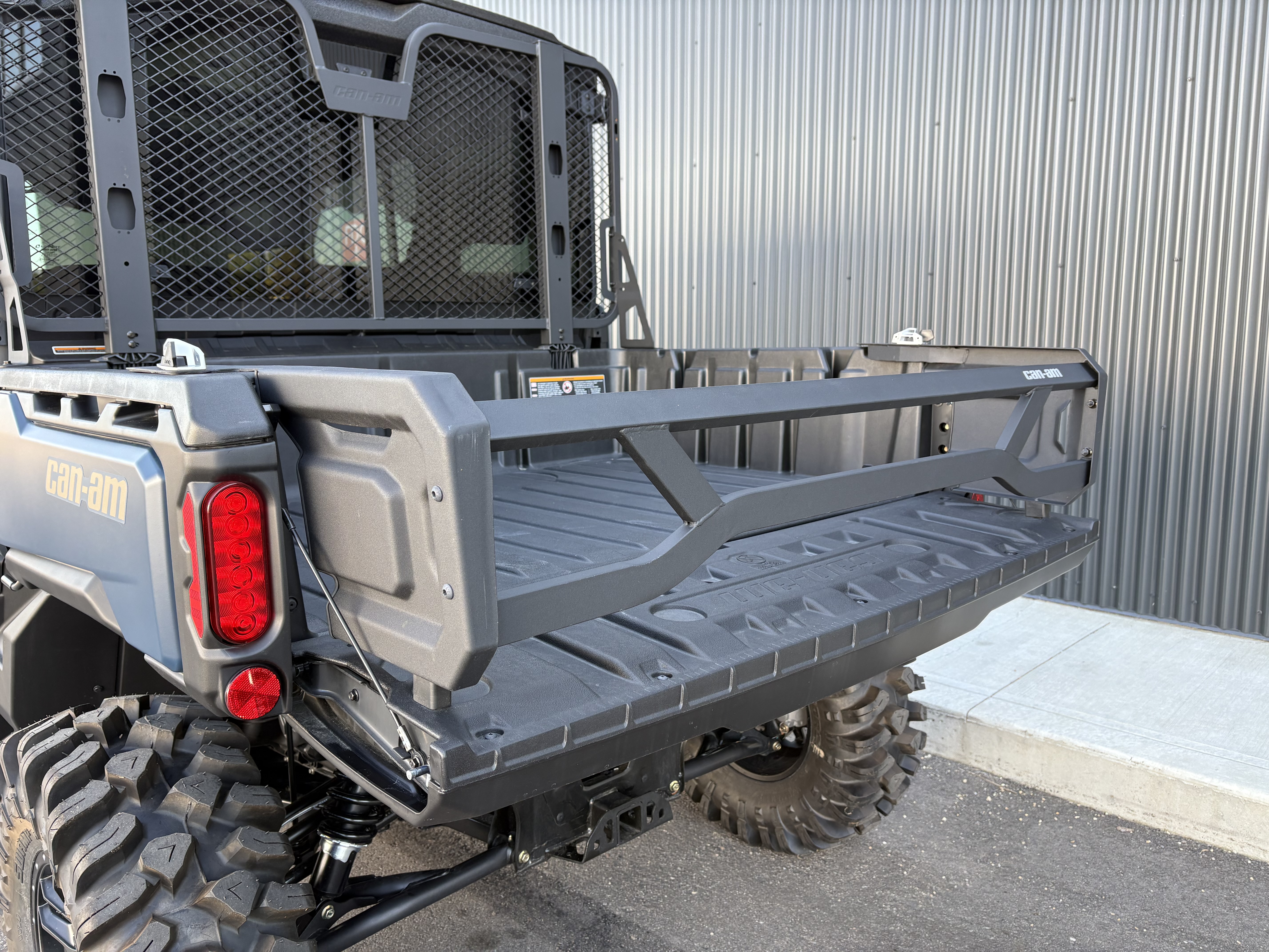 2025 Can-Am Defender MAX LIMITED CAB HD10  6MSD - Photo 15