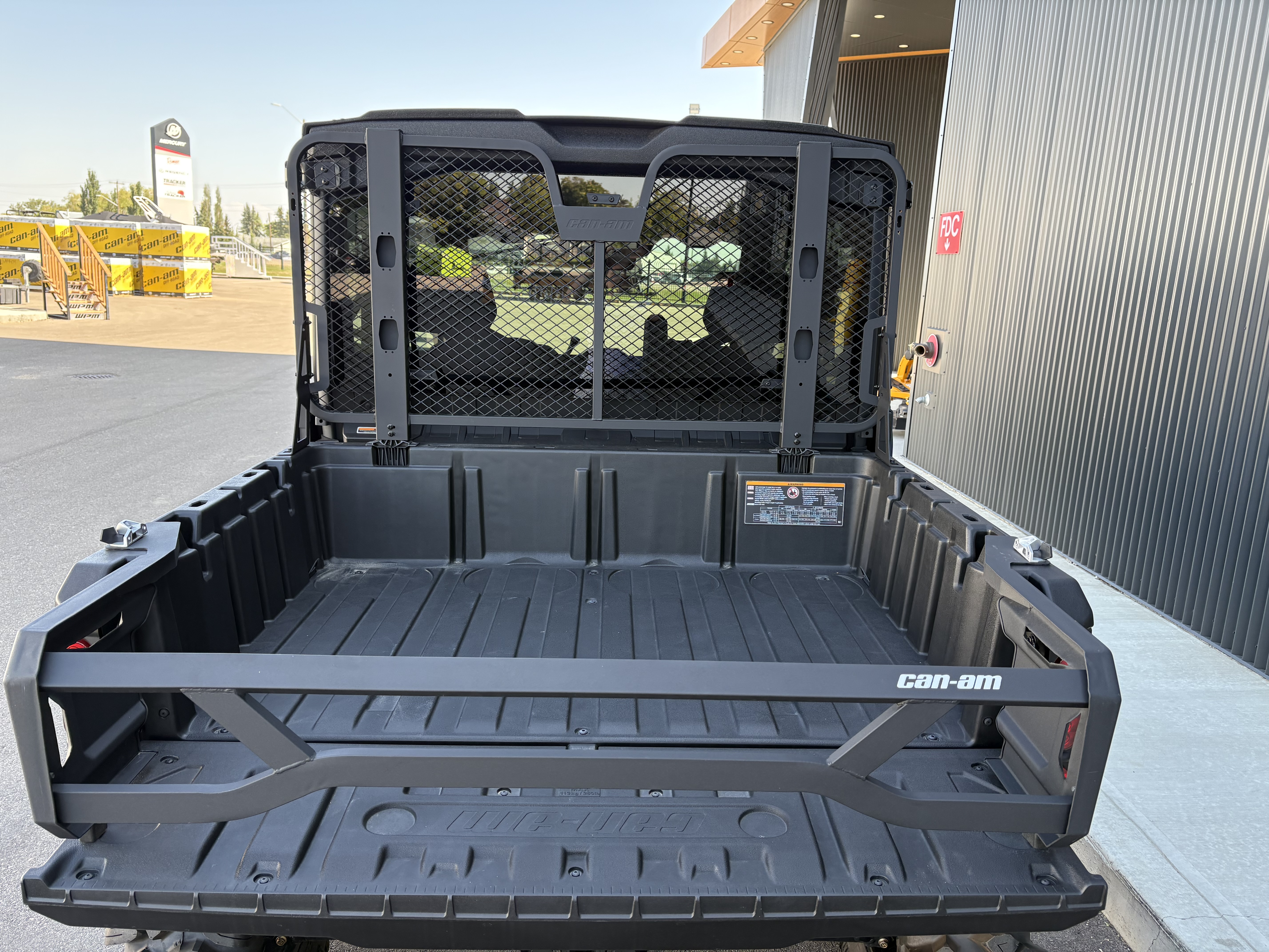 2025 Can-Am Defender MAX LIMITED CAB HD10  6MSD - Photo 16