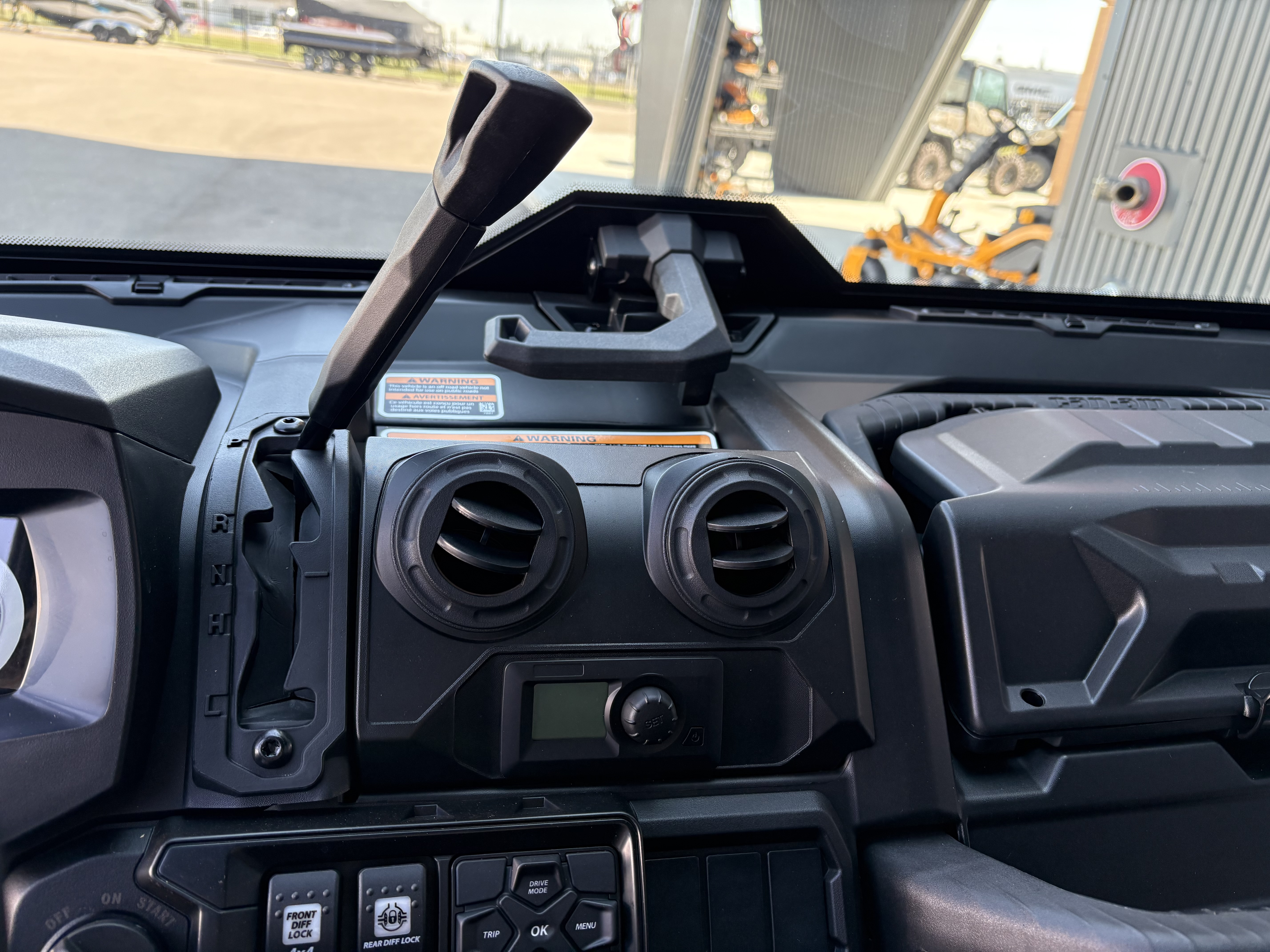 2025 Can-Am Defender MAX LIMITED CAB HD10  6MSD - Photo 19
