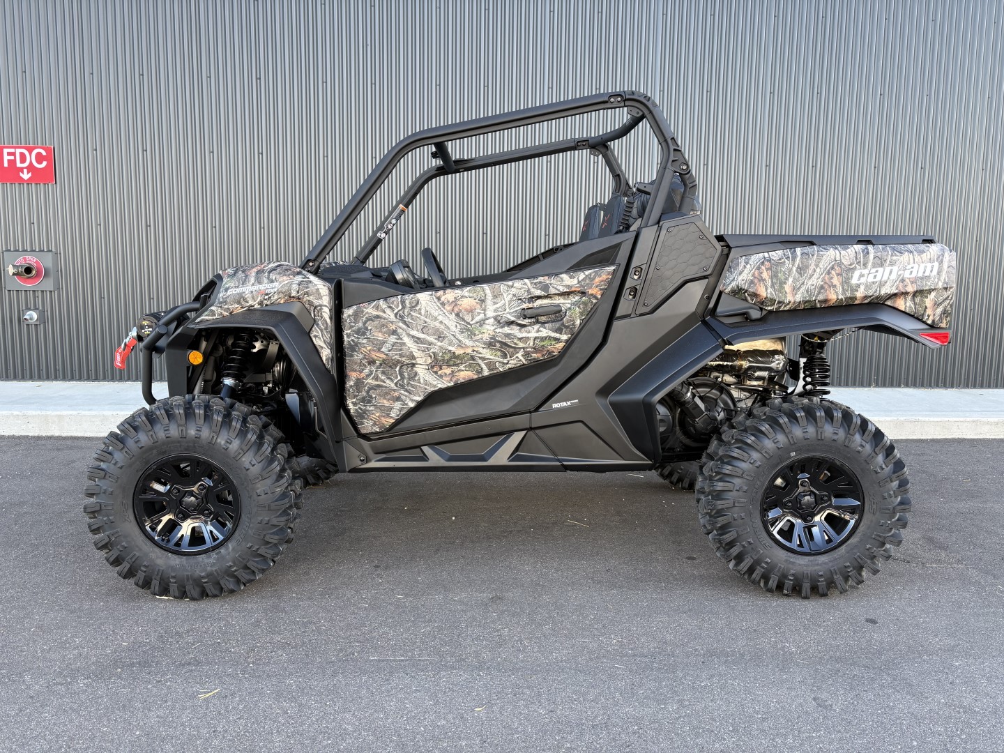 2026 Can-Am Commander XMR 1000R - Photo 2