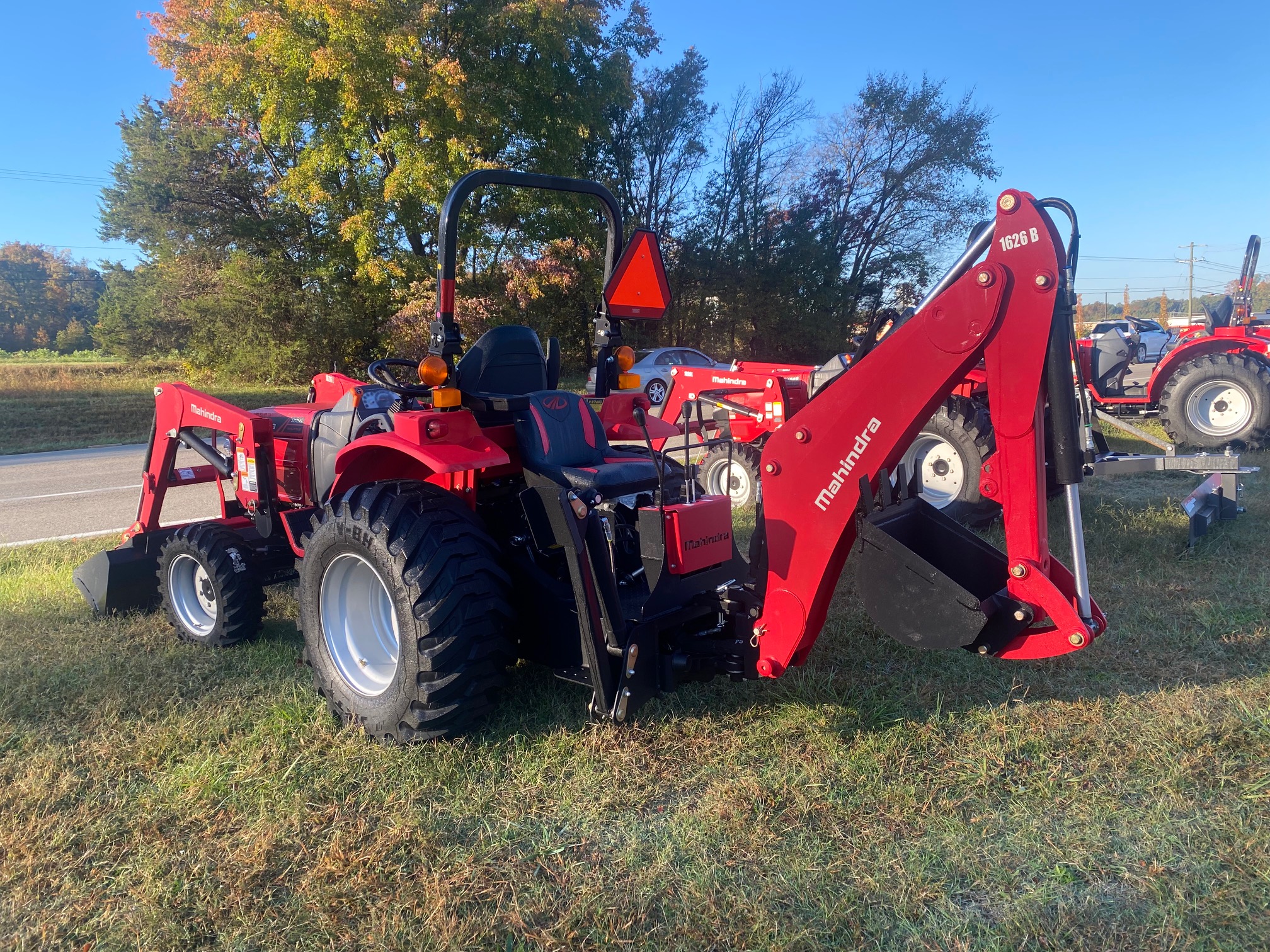 2024 Mahindra Mahindra 1626 HST - Photo 5