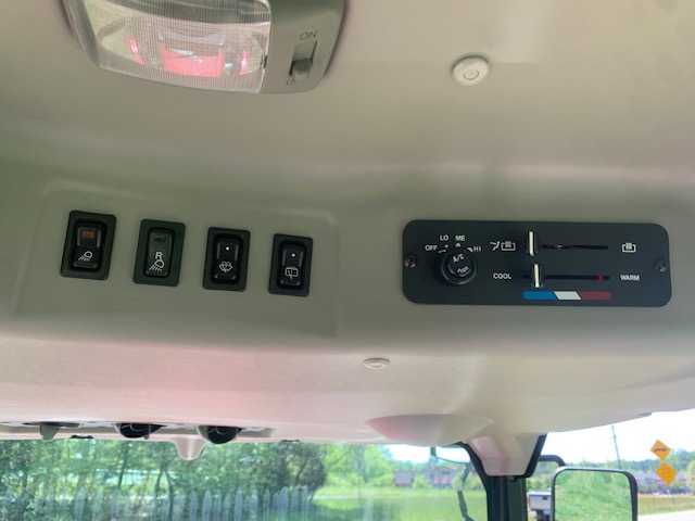 2024 Mahindra Mahindra 1640 HST Cab - Photo 9