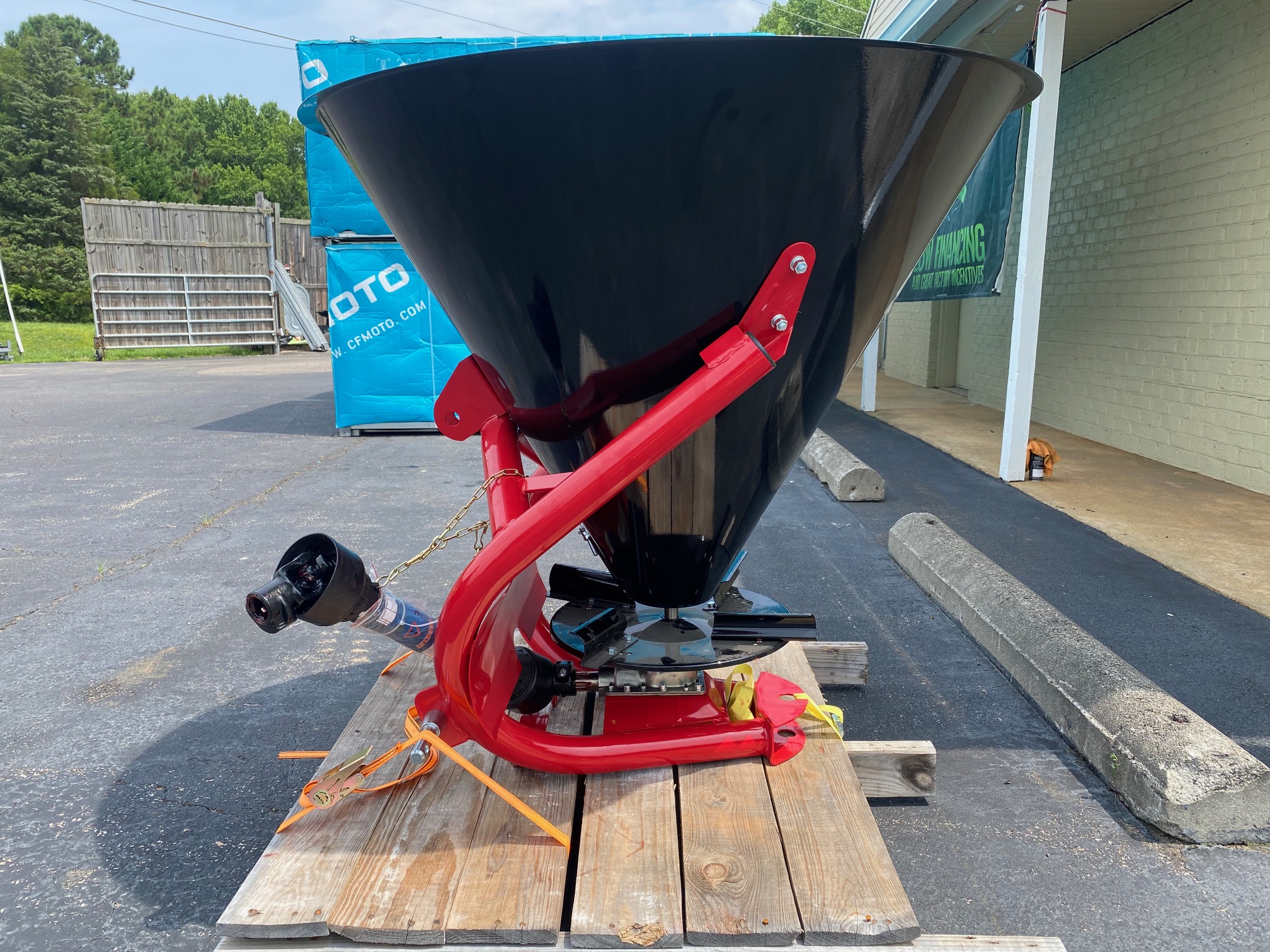 2023 Mahindra FSQ1020 Fertilizer & Seed Spreader - Photo 5