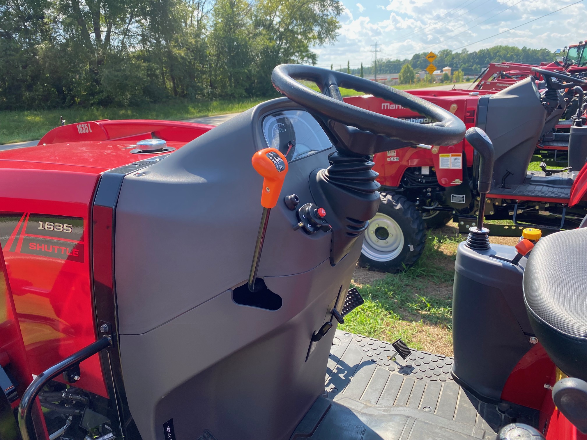 2024 Mahindra Mahindra 1635 SST - Photo 8