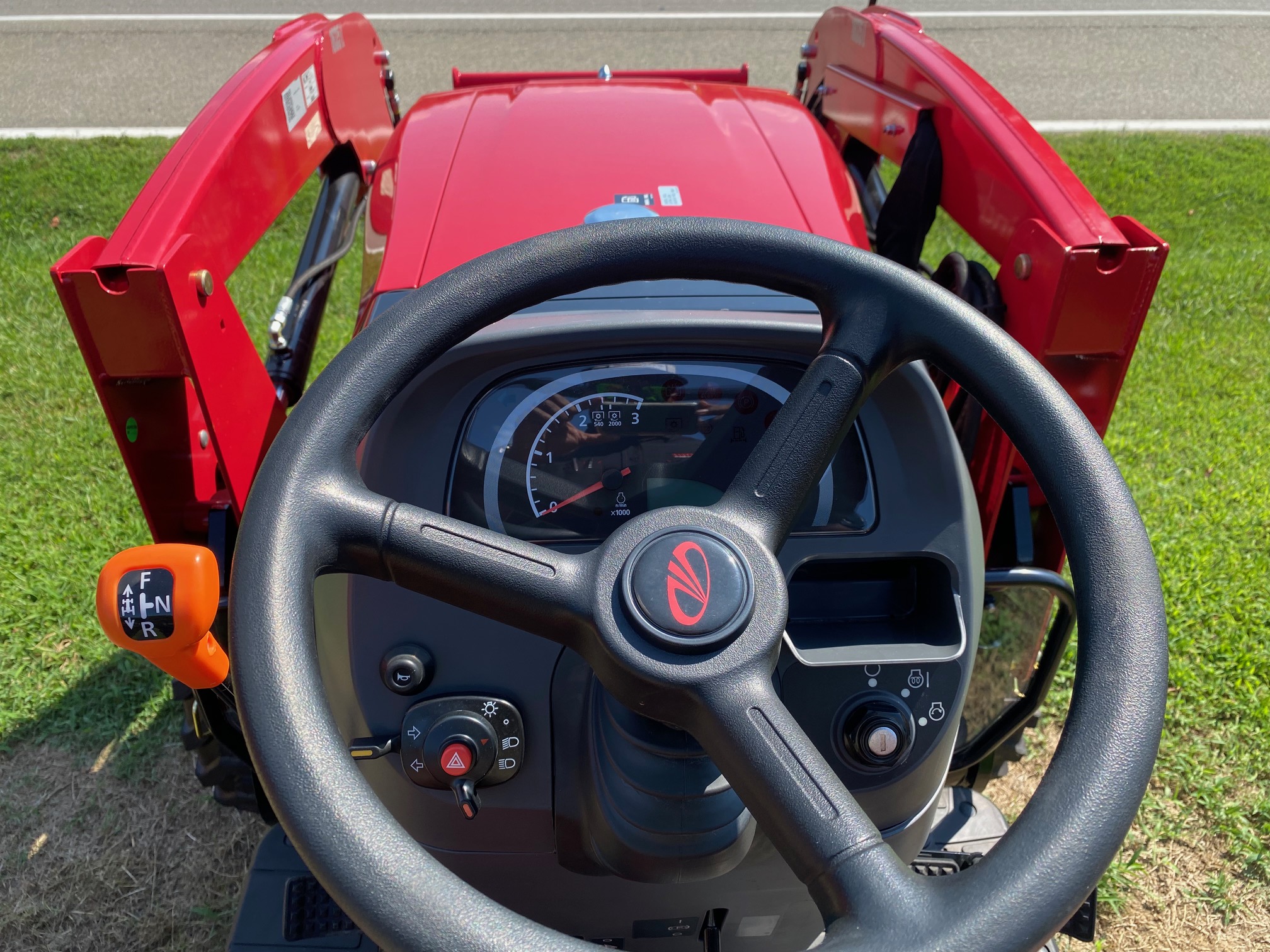 2024 Mahindra Mahindra 1635 SST - Photo 9