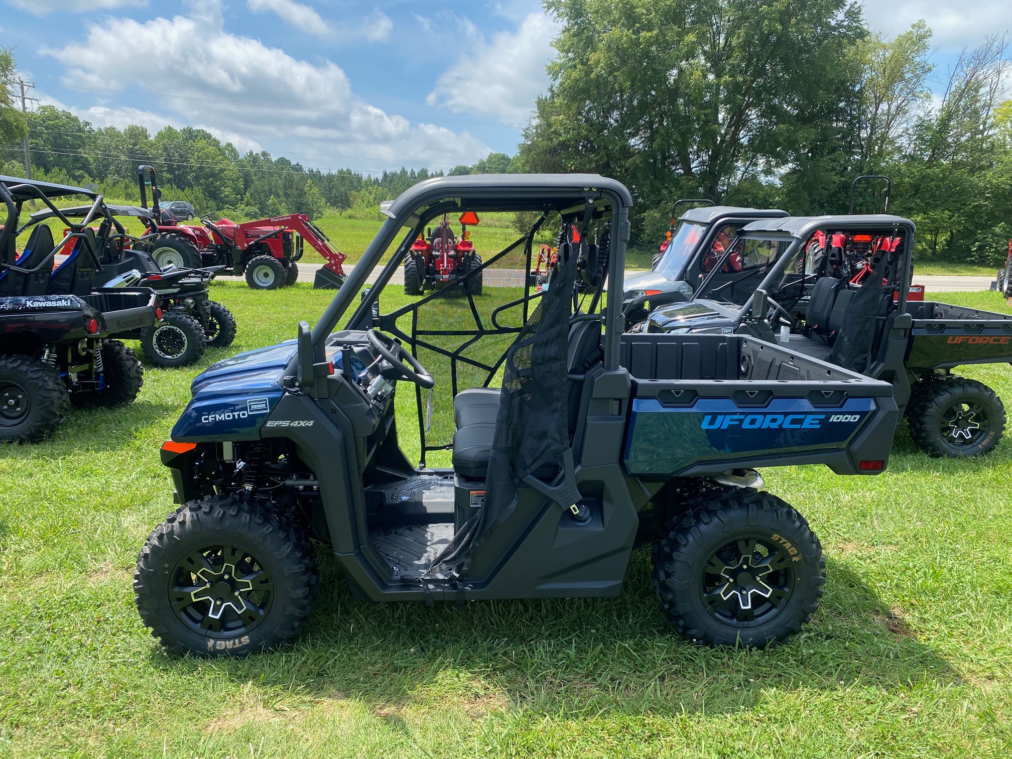 2025 CFMOTO UFORCE 1000 - Photo 4