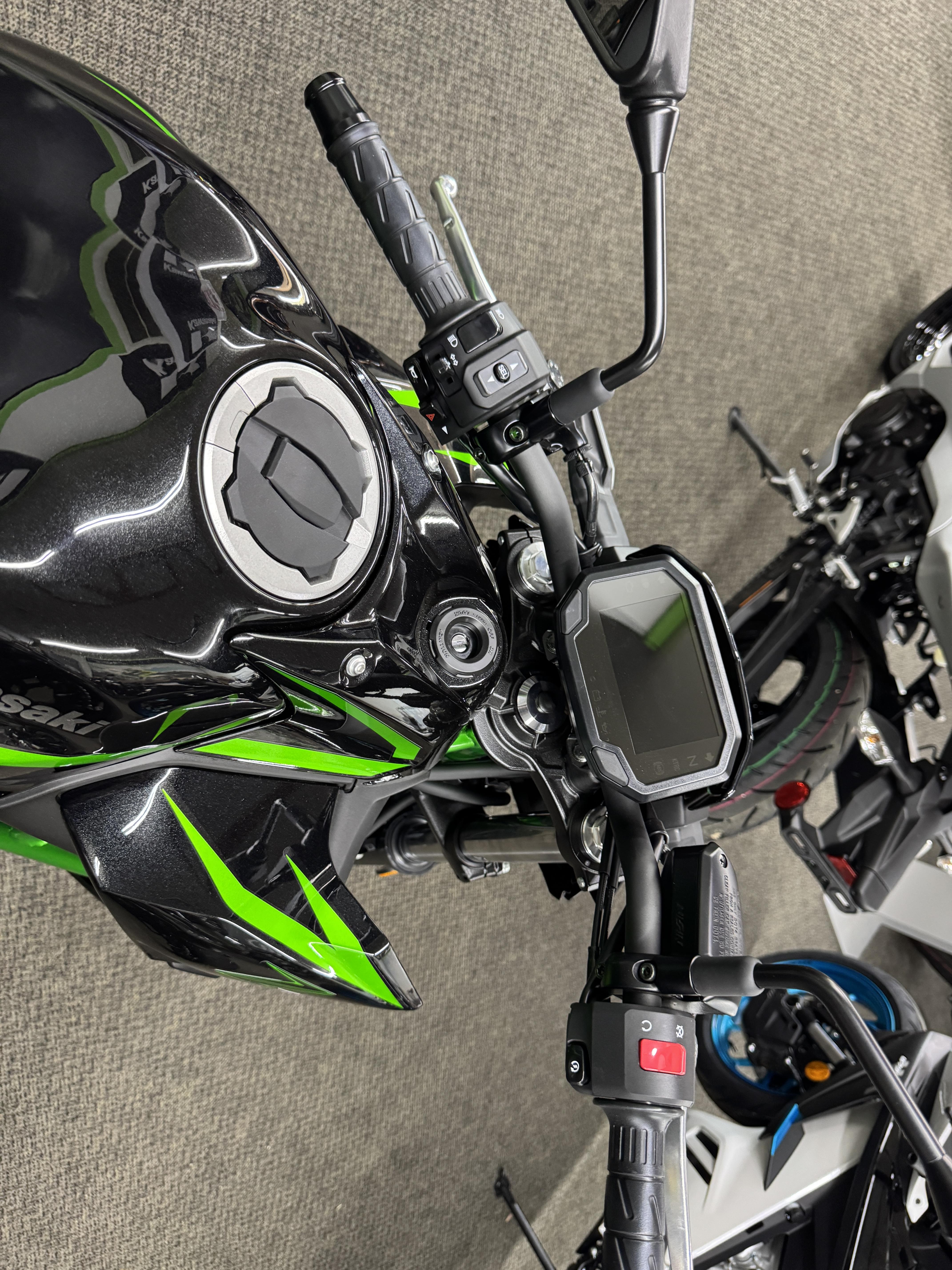 2025 Kawasaki Z650 ABS - Photo 5