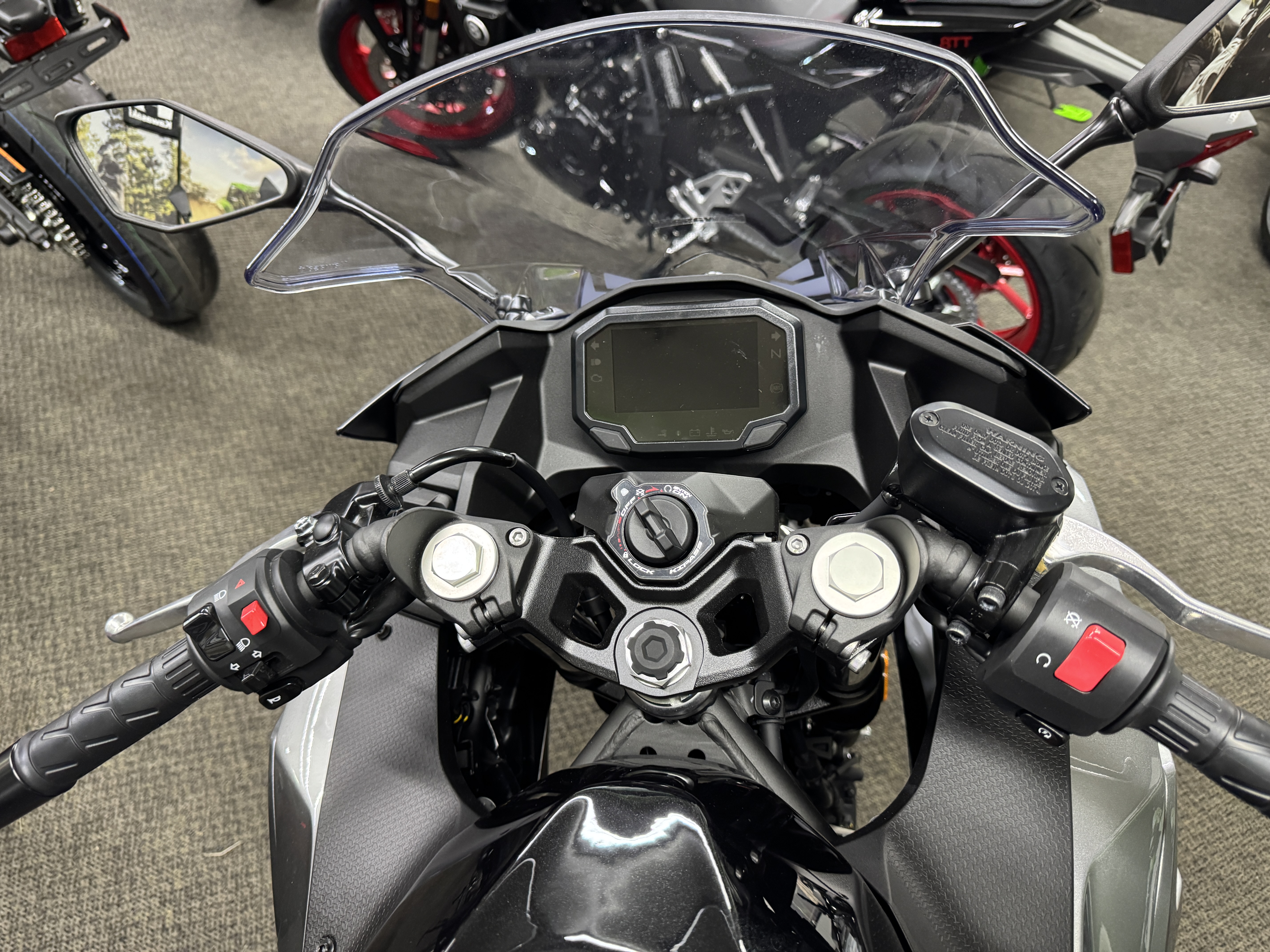 2025 Kawasaki Ninja® 500 SE ABS - Photo 3