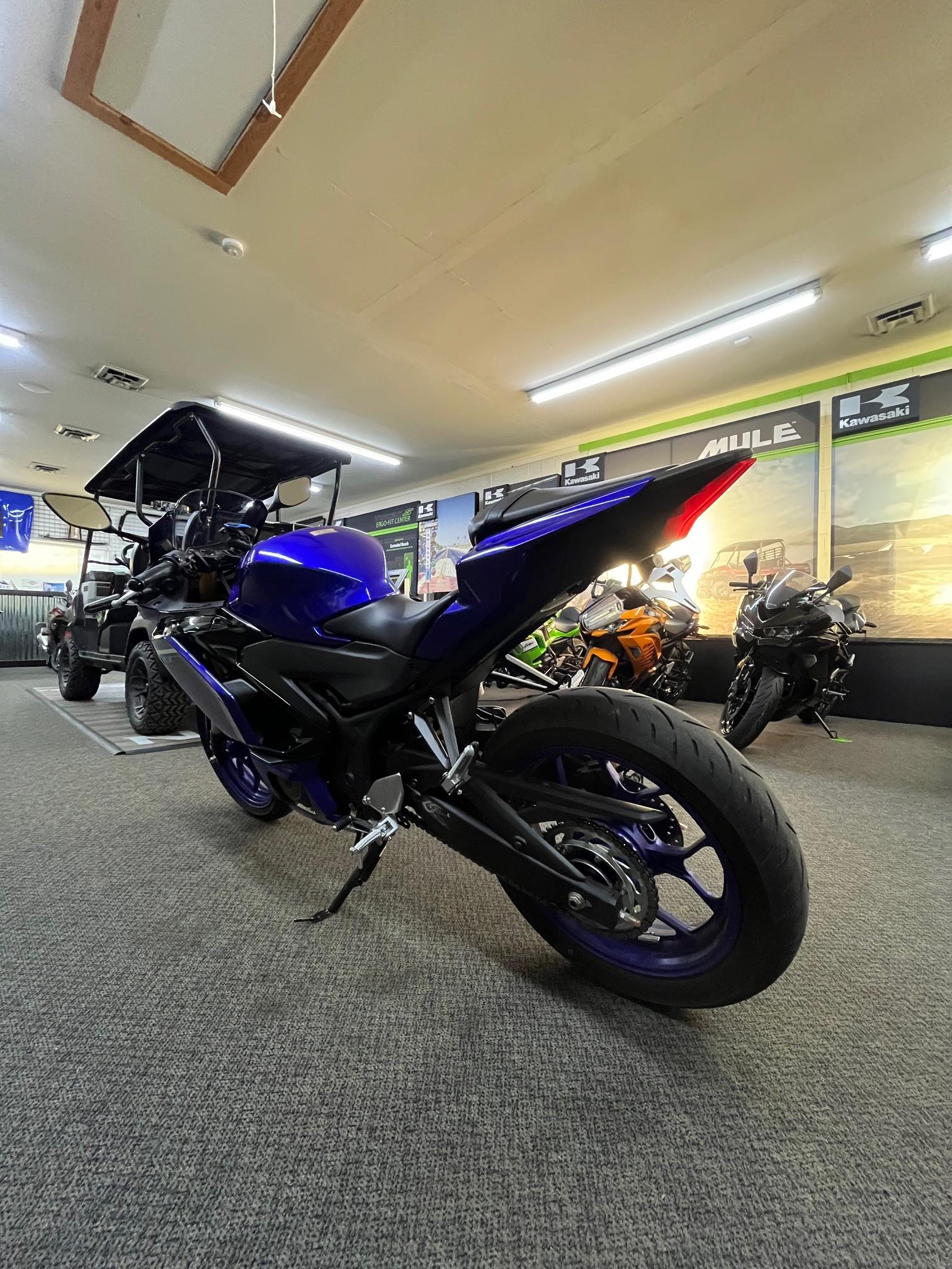 2025 Yamaha YZF R3 - Photo 2