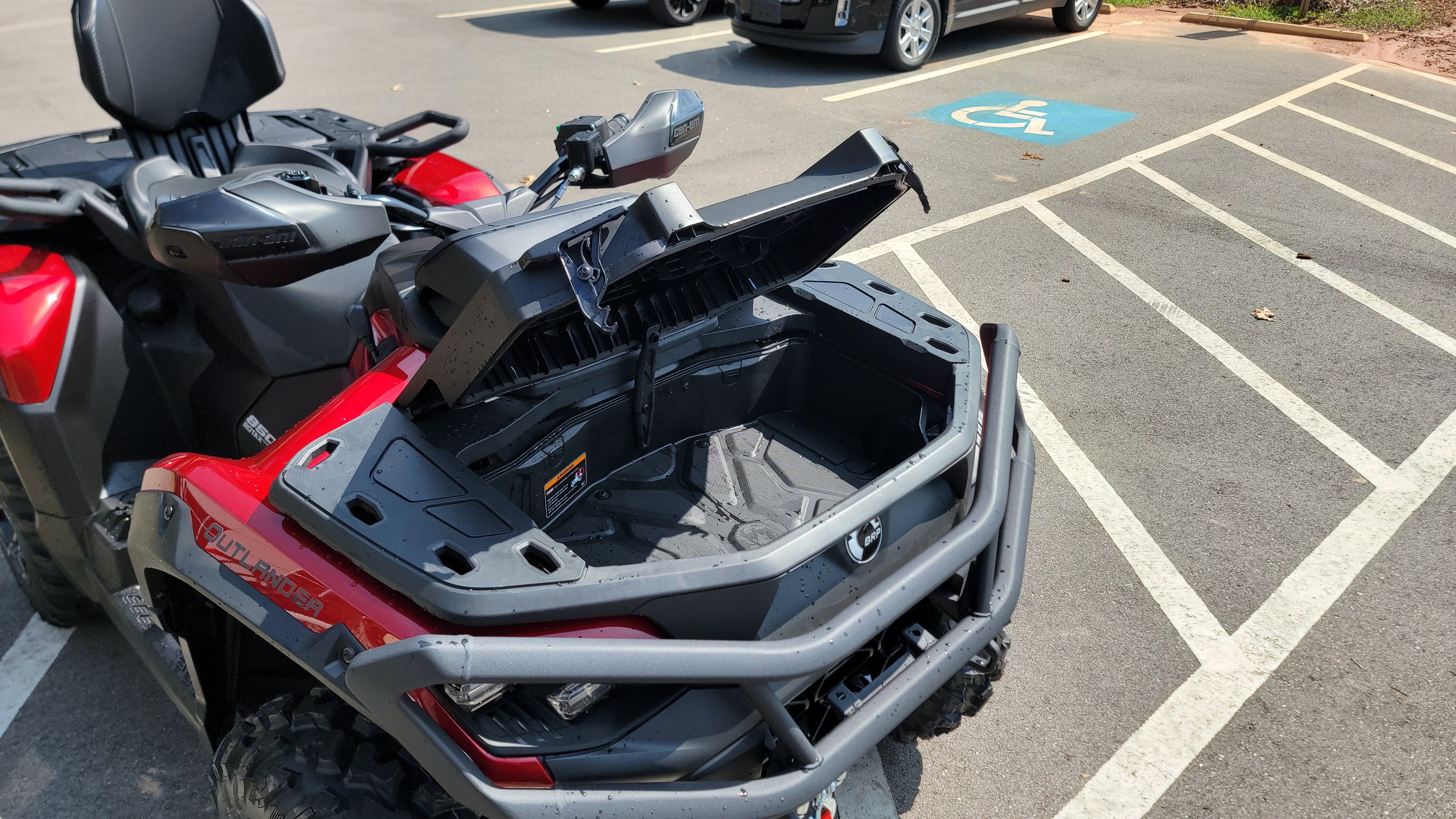 2025 Can-Am Outlander MAX XT 850 - Photo 10