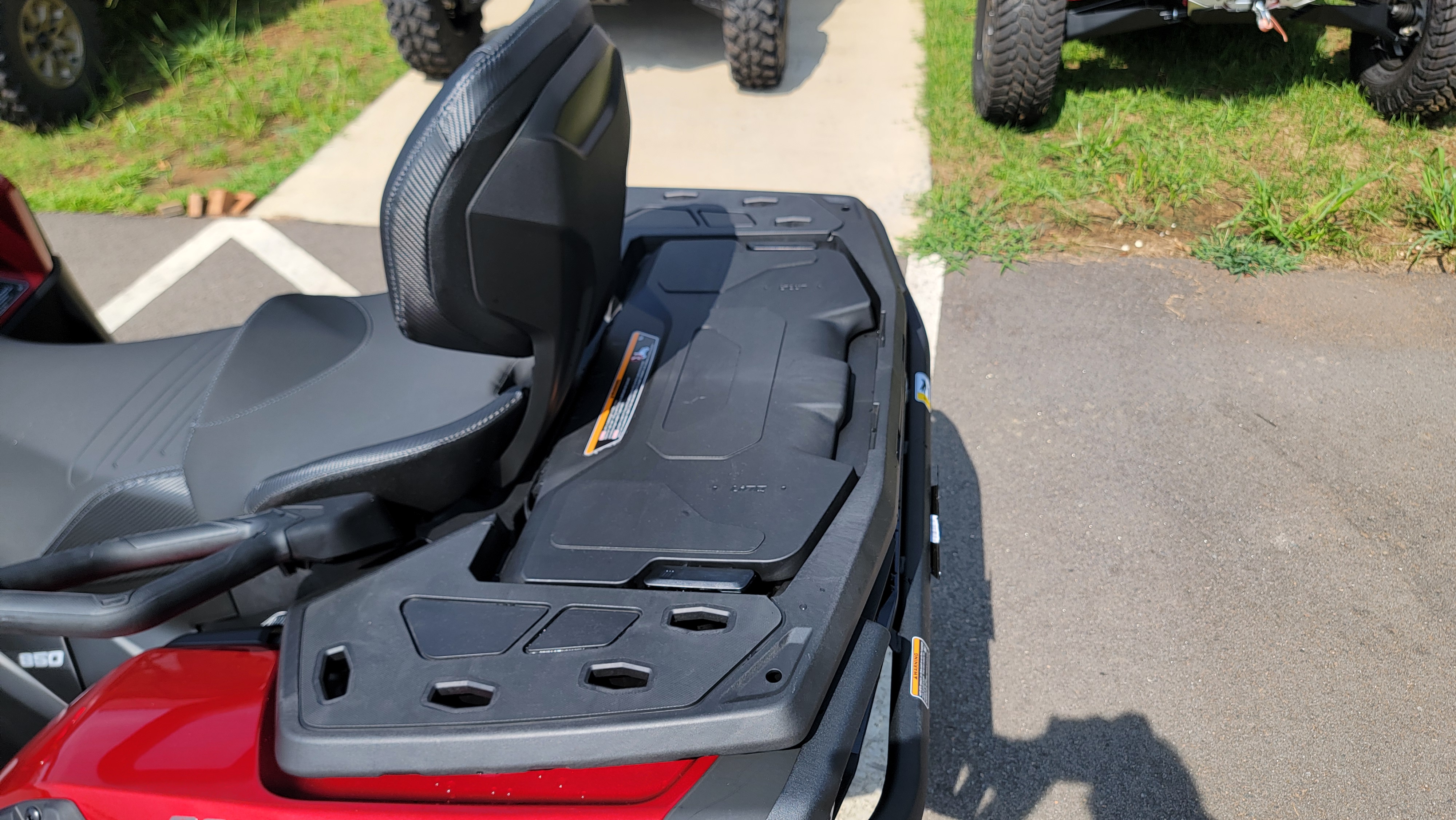 2025 Can-Am Outlander MAX XT 850 - Photo 11