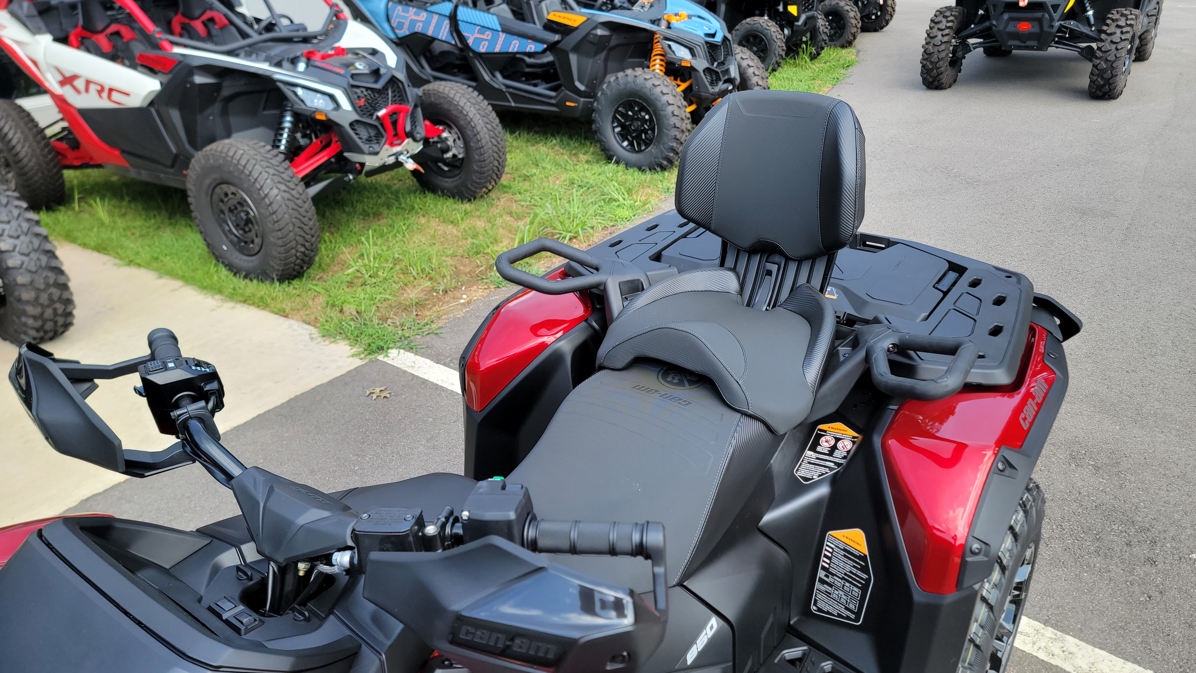 2025 Can-Am Outlander MAX XT 850 - Photo 14