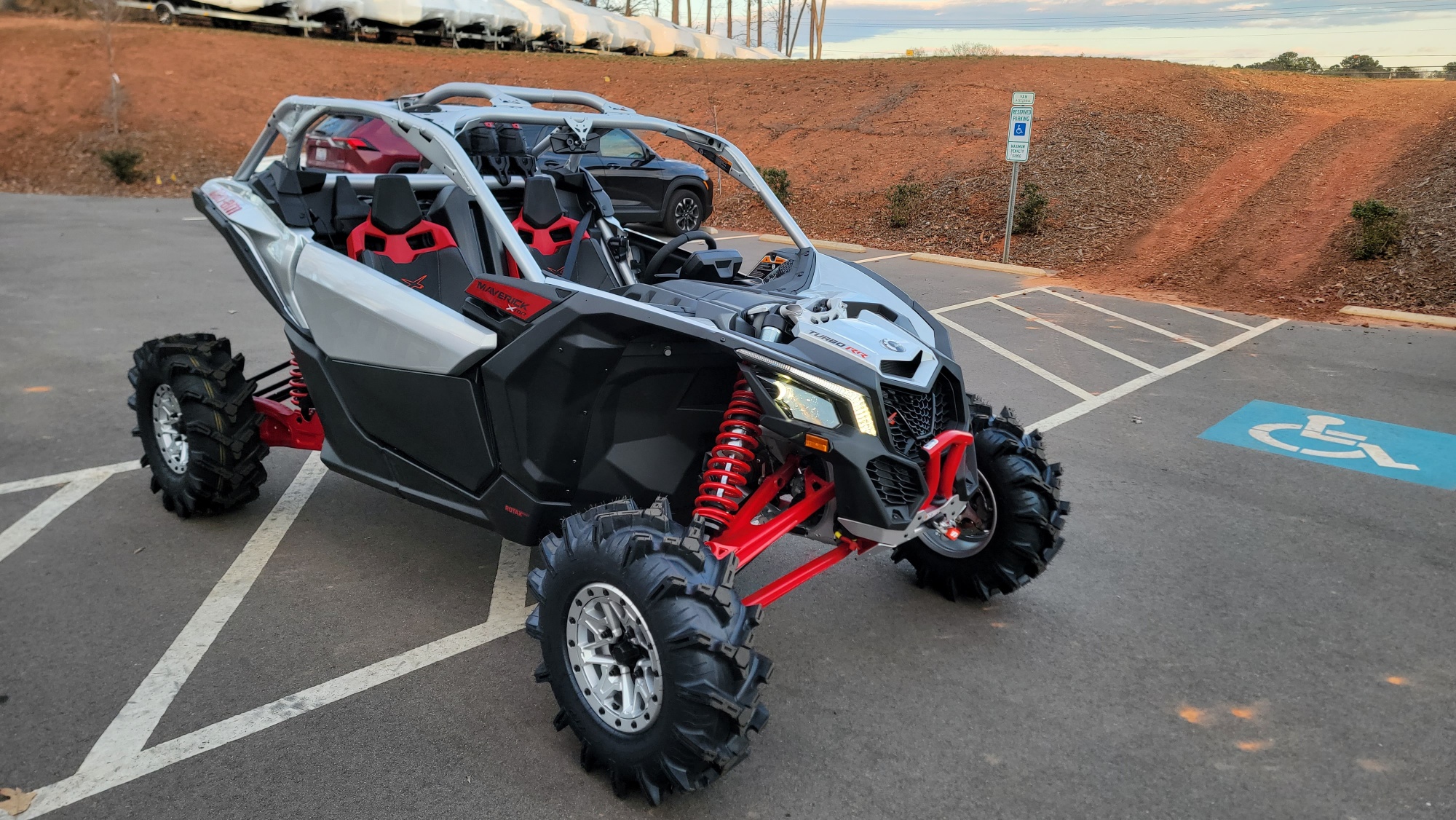 2025 Can-Am Maverick X3 X mr TURBO RR 72 - Photo 9