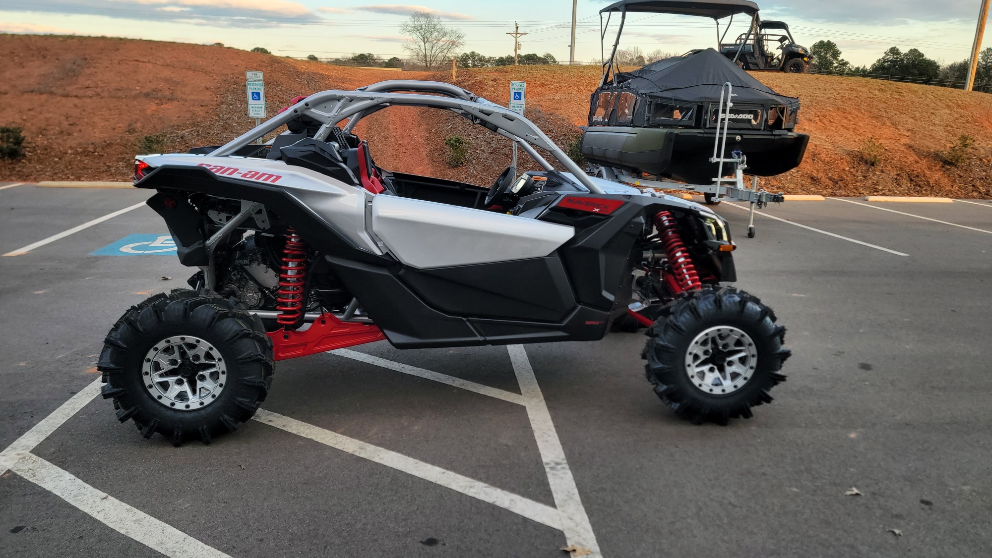 2025 Can-Am Maverick X3 X mr TURBO RR 72 - Photo 10