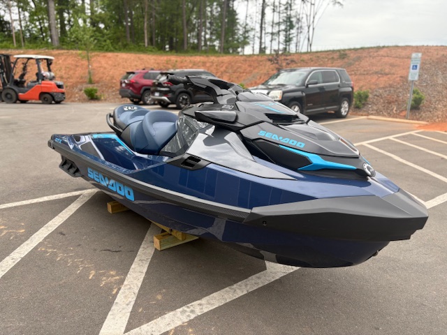 2025 Sea-Doo GTX 170 - Photo 5