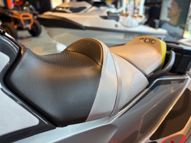2025 Sea-Doo RXT-X 325 - Photo 9