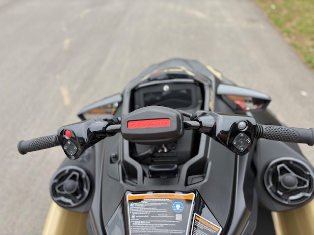 2025 Sea-Doo RXT-X 325 - Photo 10