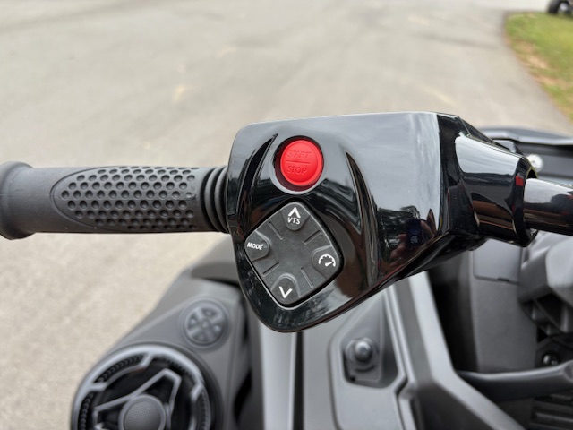 2025 Sea-Doo RXT-X 325 - Photo 13