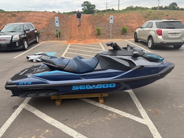 2025 Sea-Doo GTX 230 - Photo 11