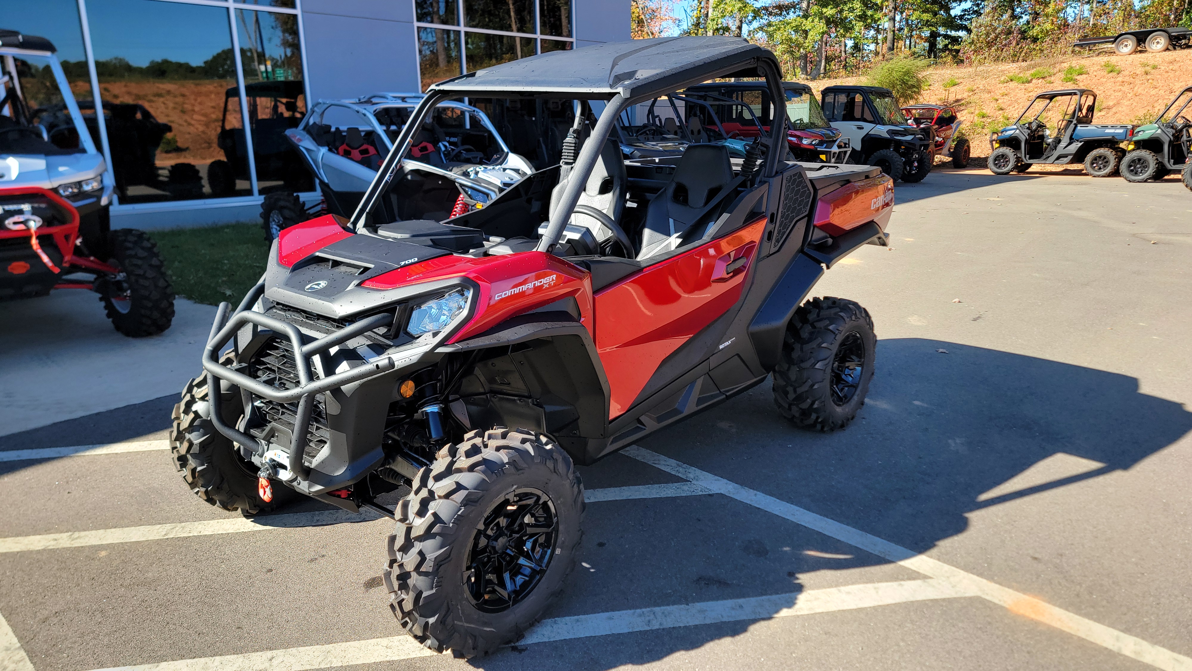 2026 Can-Am Commander XT 700 - Photo 3