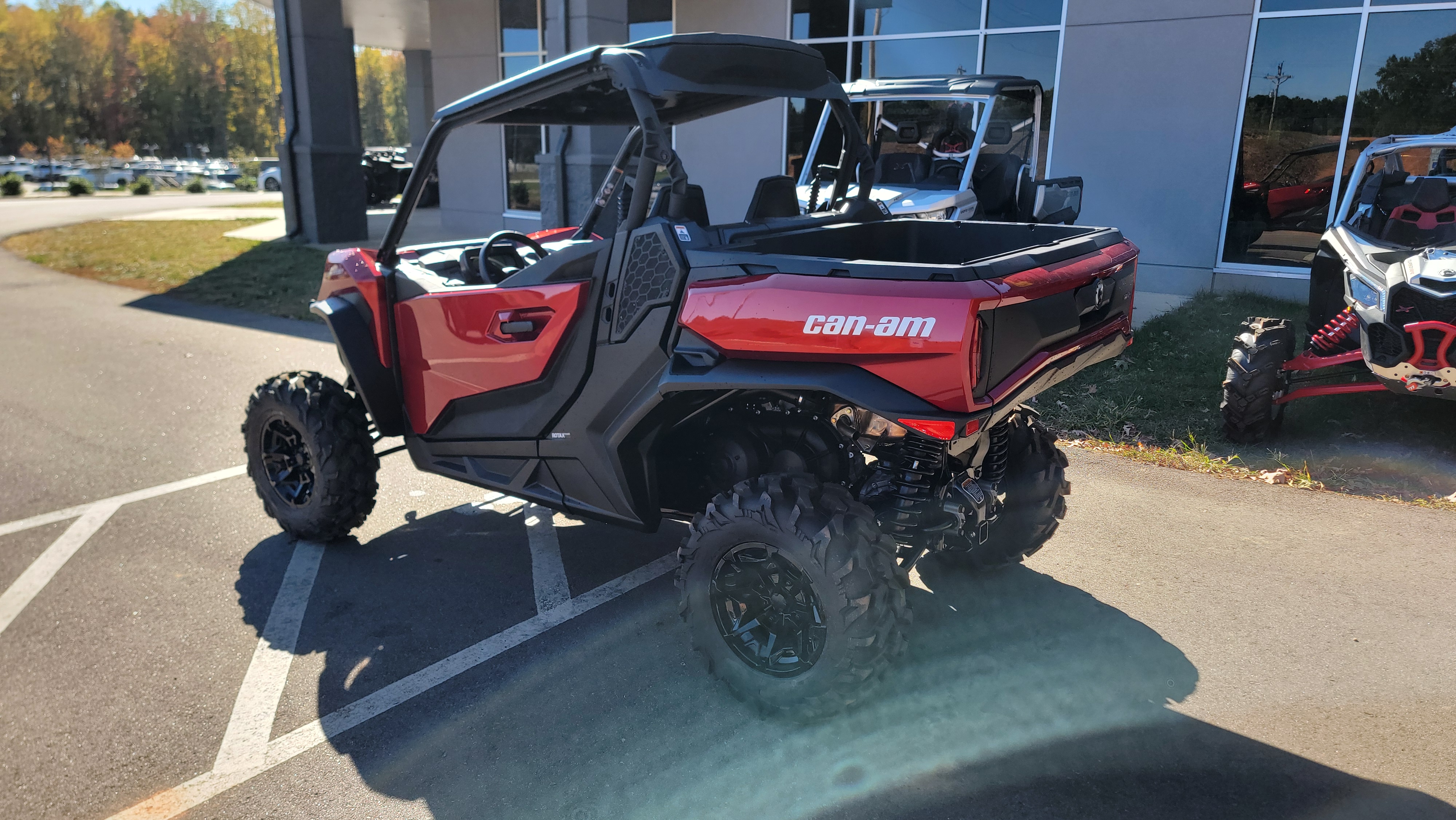 2026 Can-Am Commander XT 700 - Photo 5