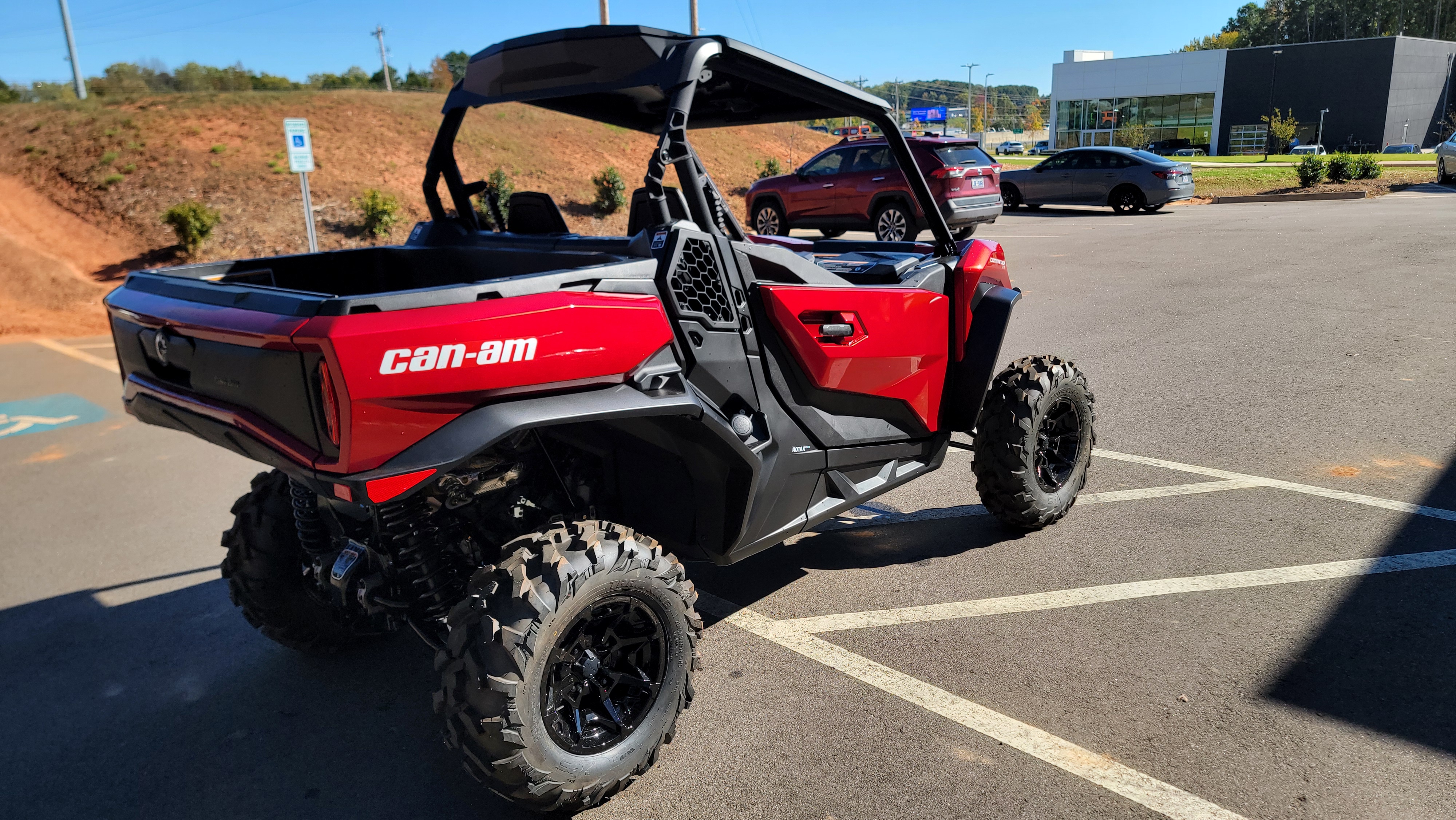 2026 Can-Am Commander XT 700 - Photo 7