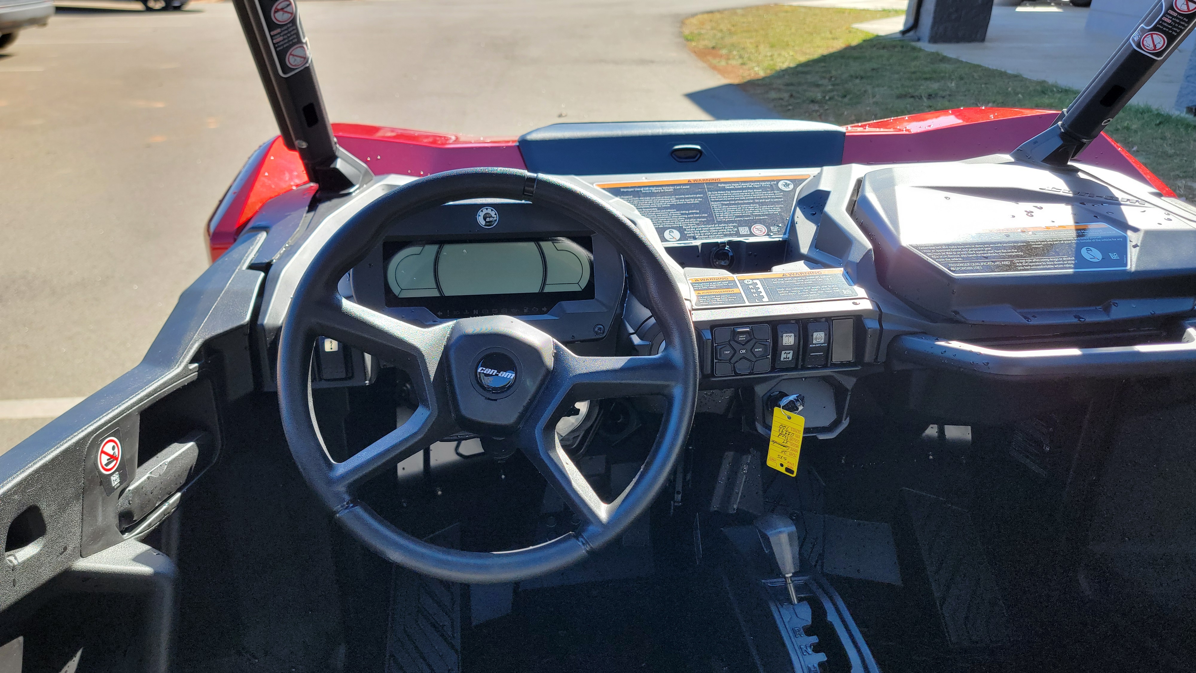 2026 Can-Am Commander XT 700 - Photo 11