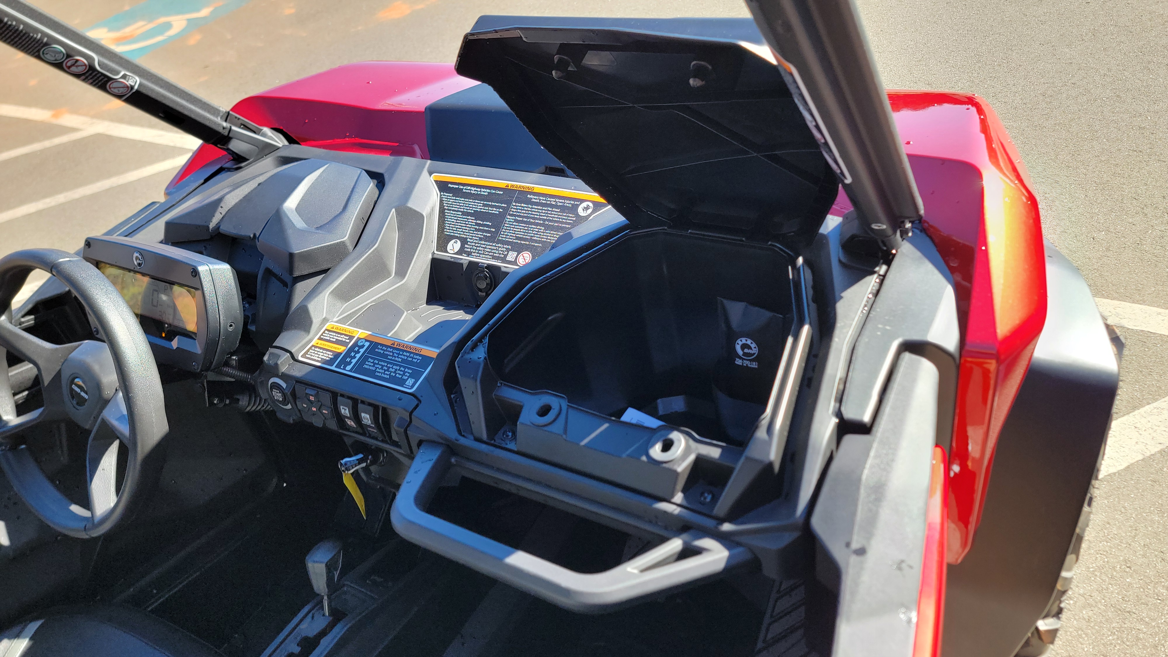 2026 Can-Am Commander XT 700 - Photo 16