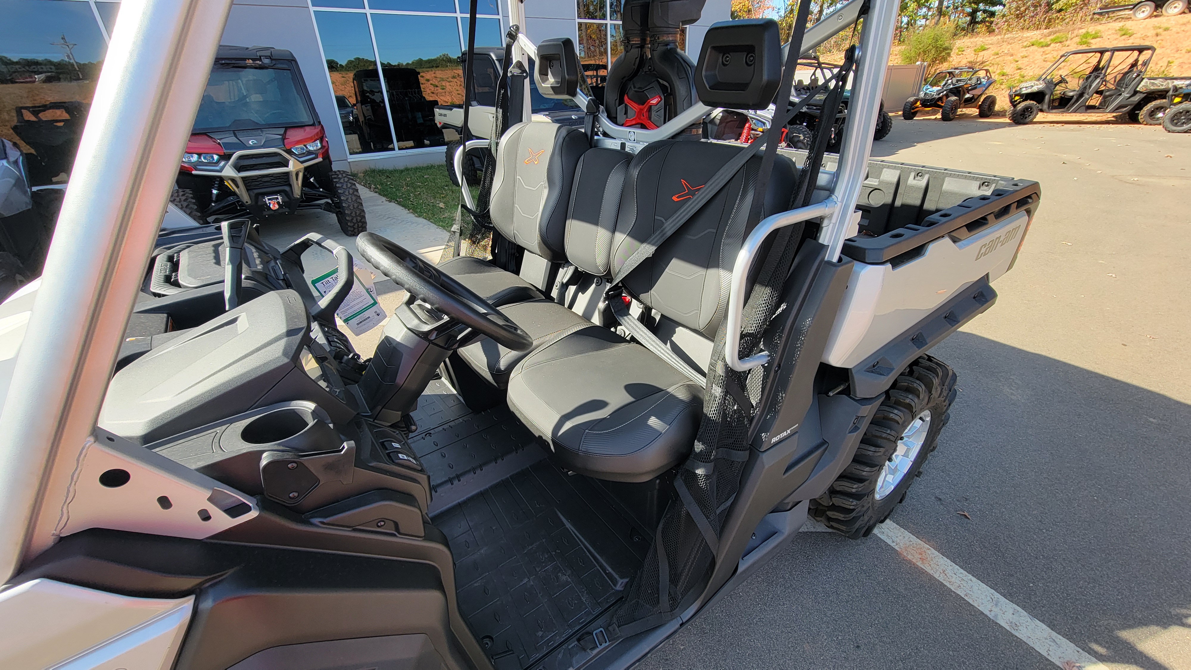 2025 Can-Am Defender X mr HD10 - Photo 10