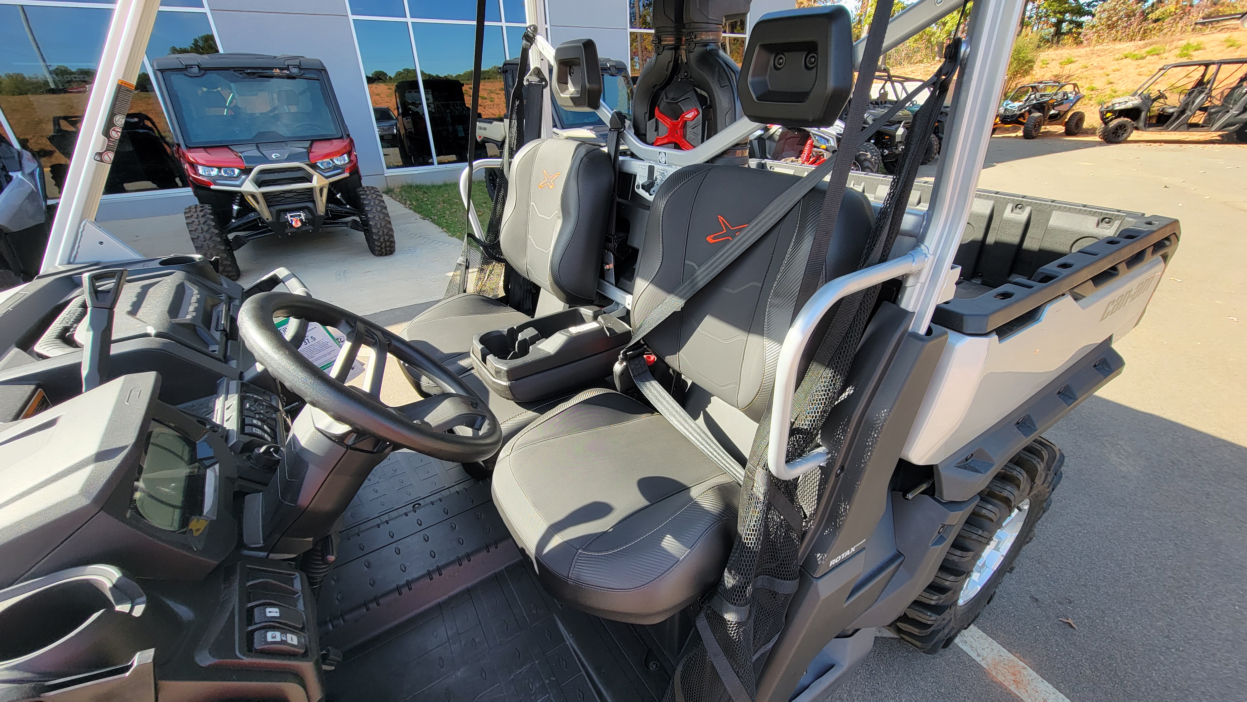 2025 Can-Am Defender X mr HD10 - Photo 11