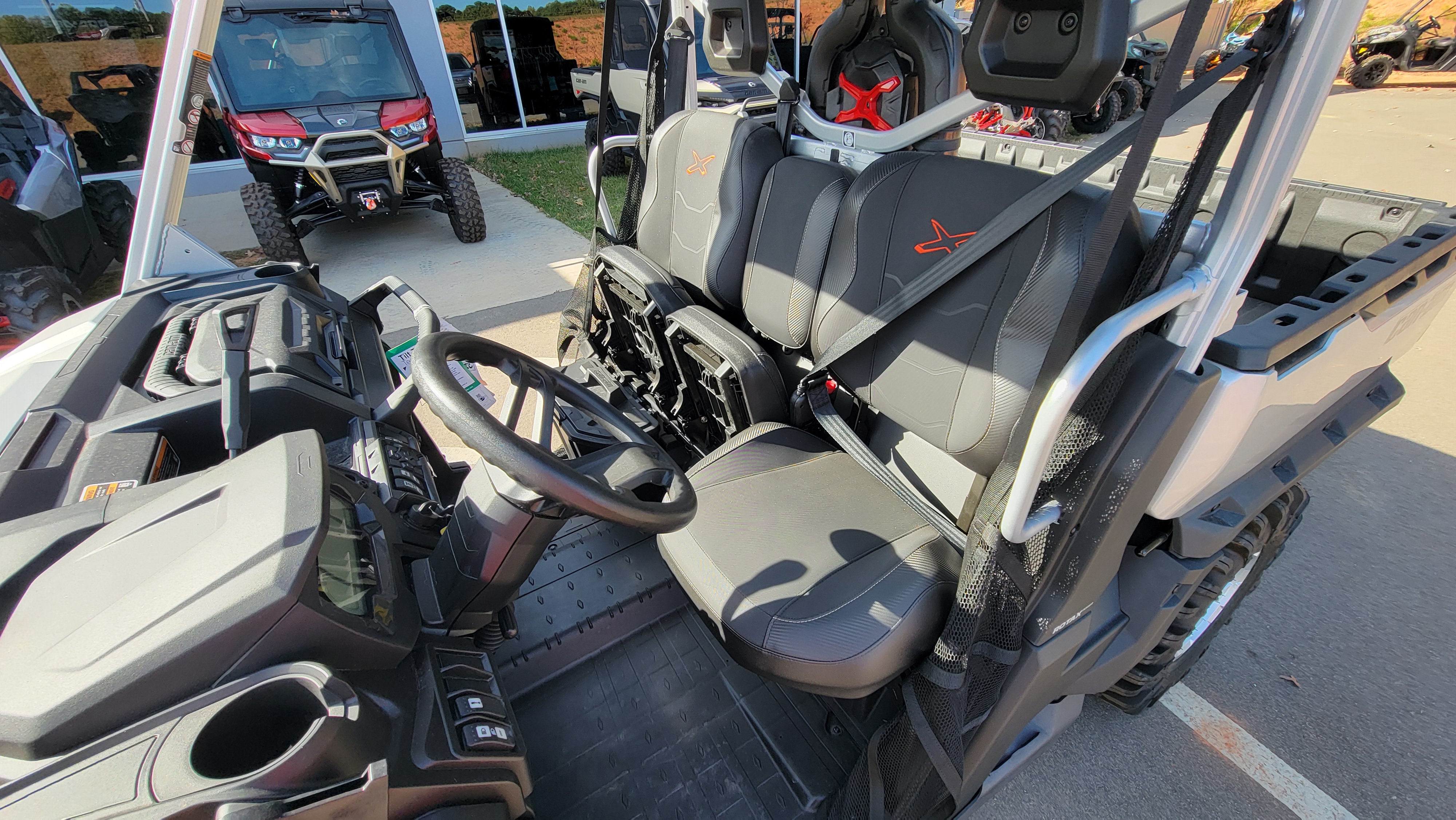 2025 Can-Am Defender X mr HD10 - Photo 12