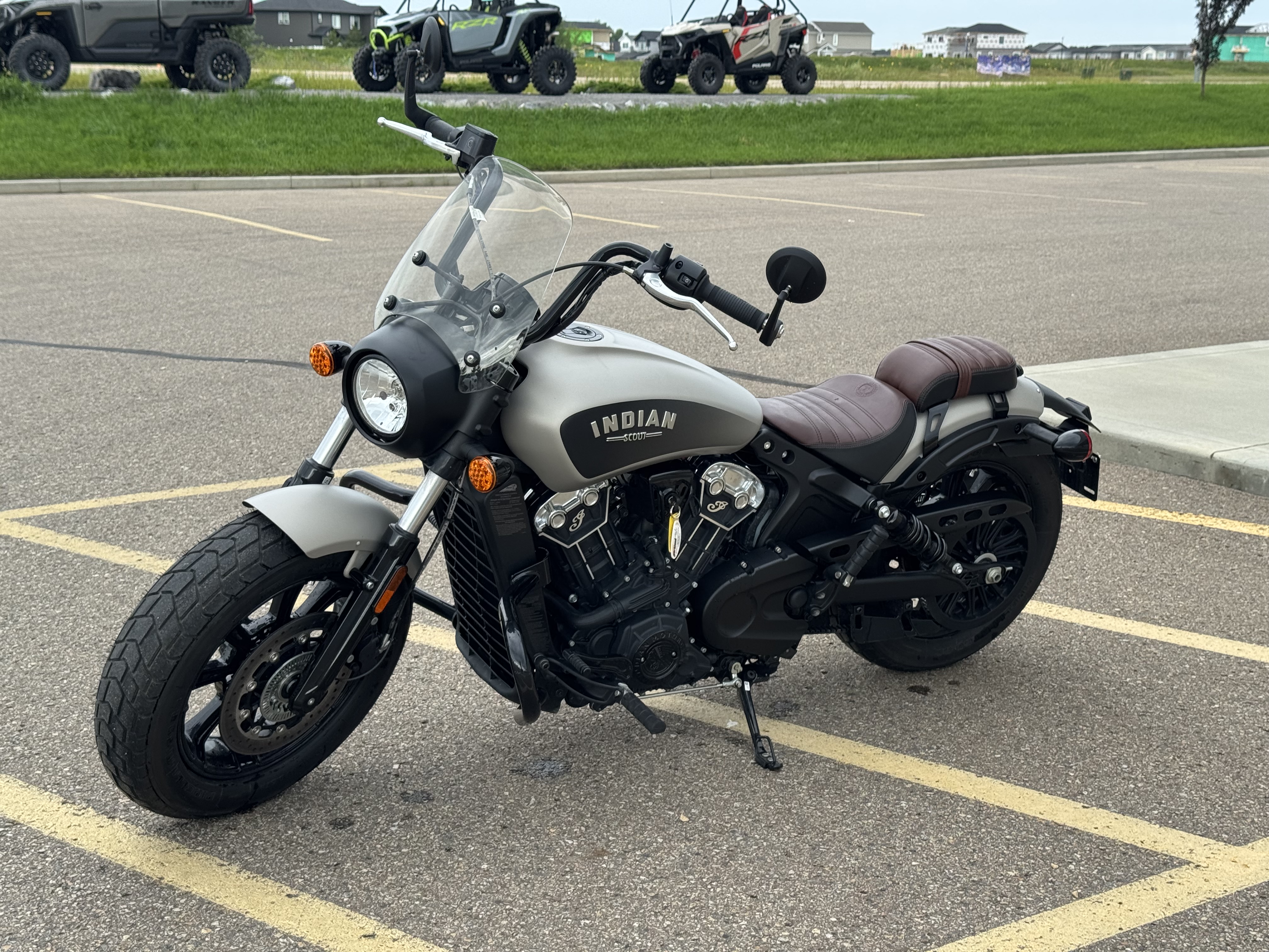 2024 Indian Motorcycle Scout Bobber ABS - Silver Quartz Smoke - LOW KMS! EXTRAS! PAYMENTS AS LOW AS $109 BI WKLY! - Photo 2