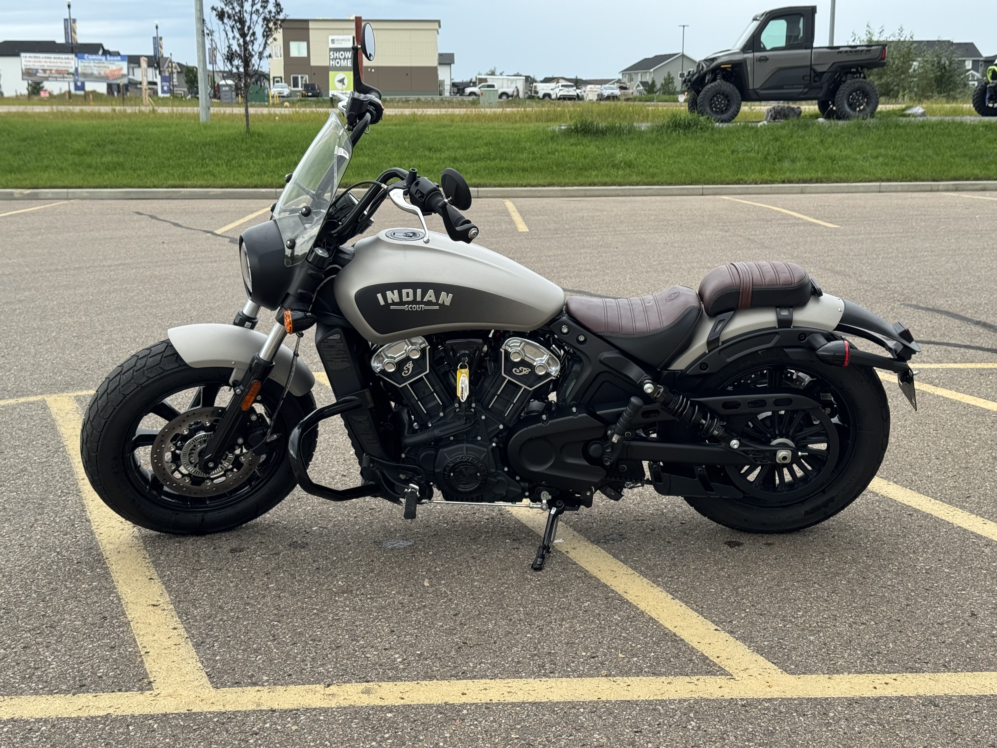 2024 Indian Motorcycle Scout Bobber ABS - Silver Quartz Smoke - LOW KMS! EXTRAS! PAYMENTS AS LOW AS $109 BI WKLY! - Photo 3