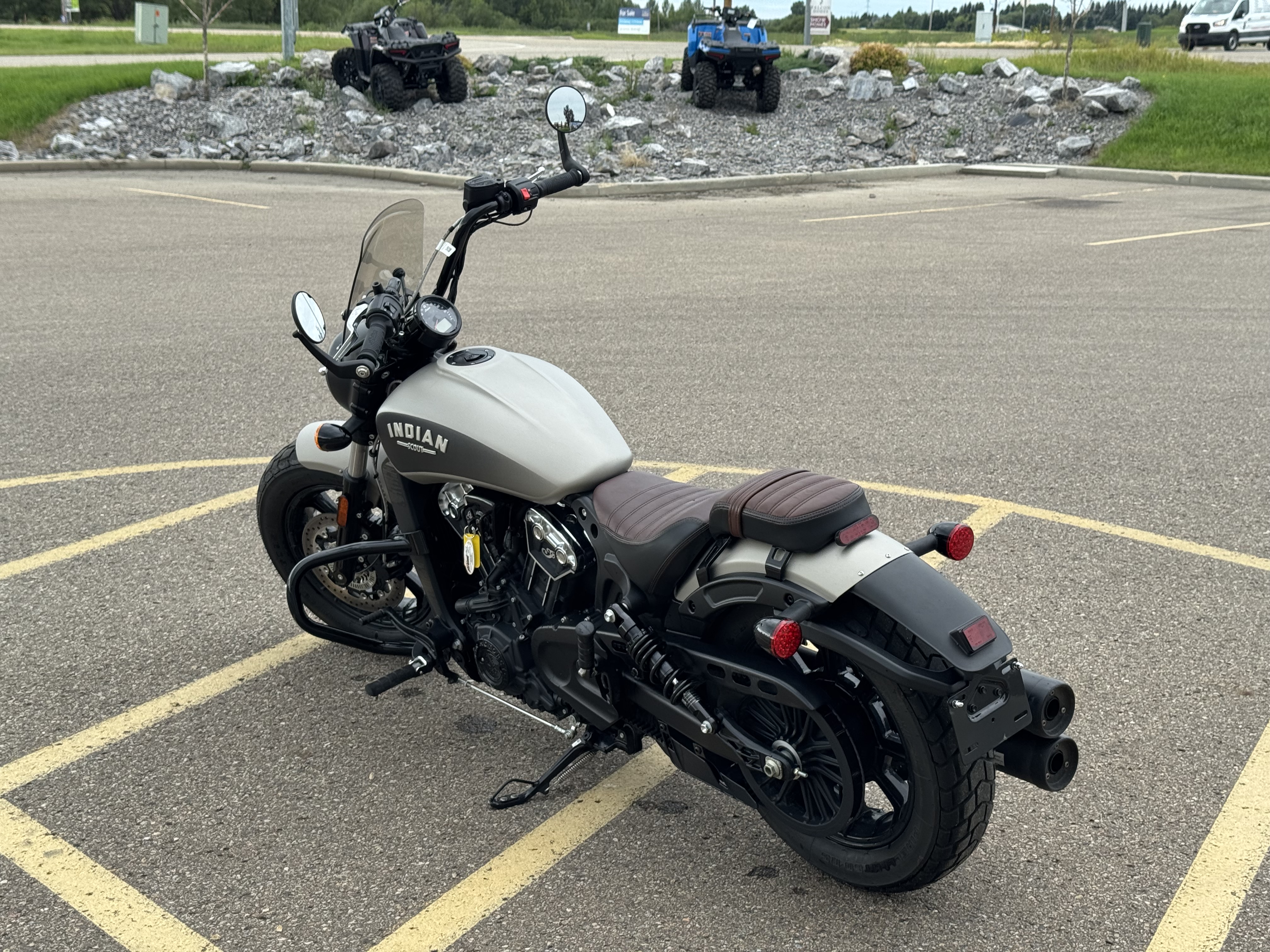 2024 Indian Motorcycle Scout Bobber ABS - Silver Quartz Smoke - LOW KMS! EXTRAS! PAYMENTS AS LOW AS $109 BI WKLY! - Photo 4