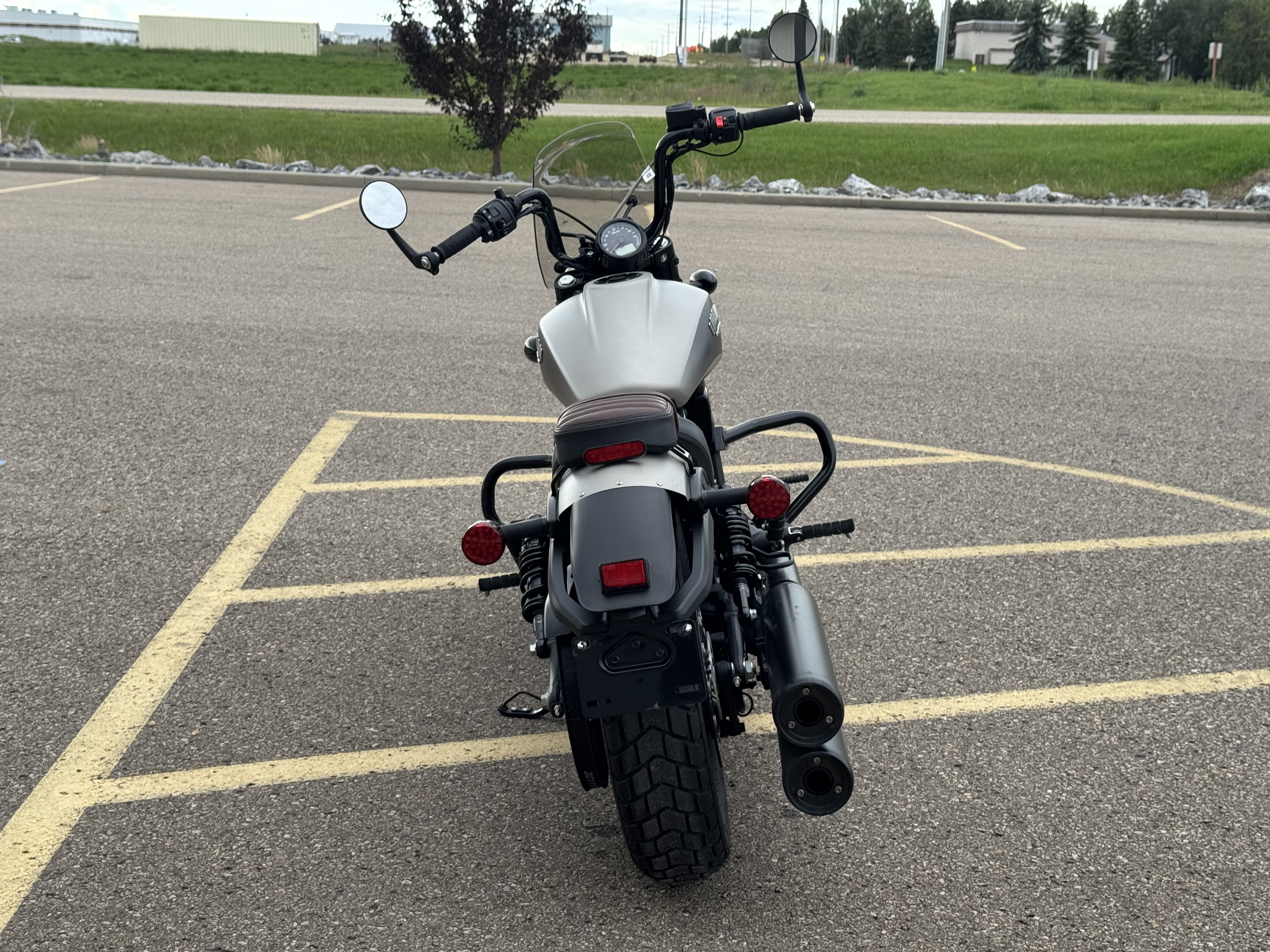 2024 Indian Motorcycle Scout Bobber ABS - Silver Quartz Smoke - LOW KMS! EXTRAS! PAYMENTS AS LOW AS $109 BI WKLY! - Photo 5