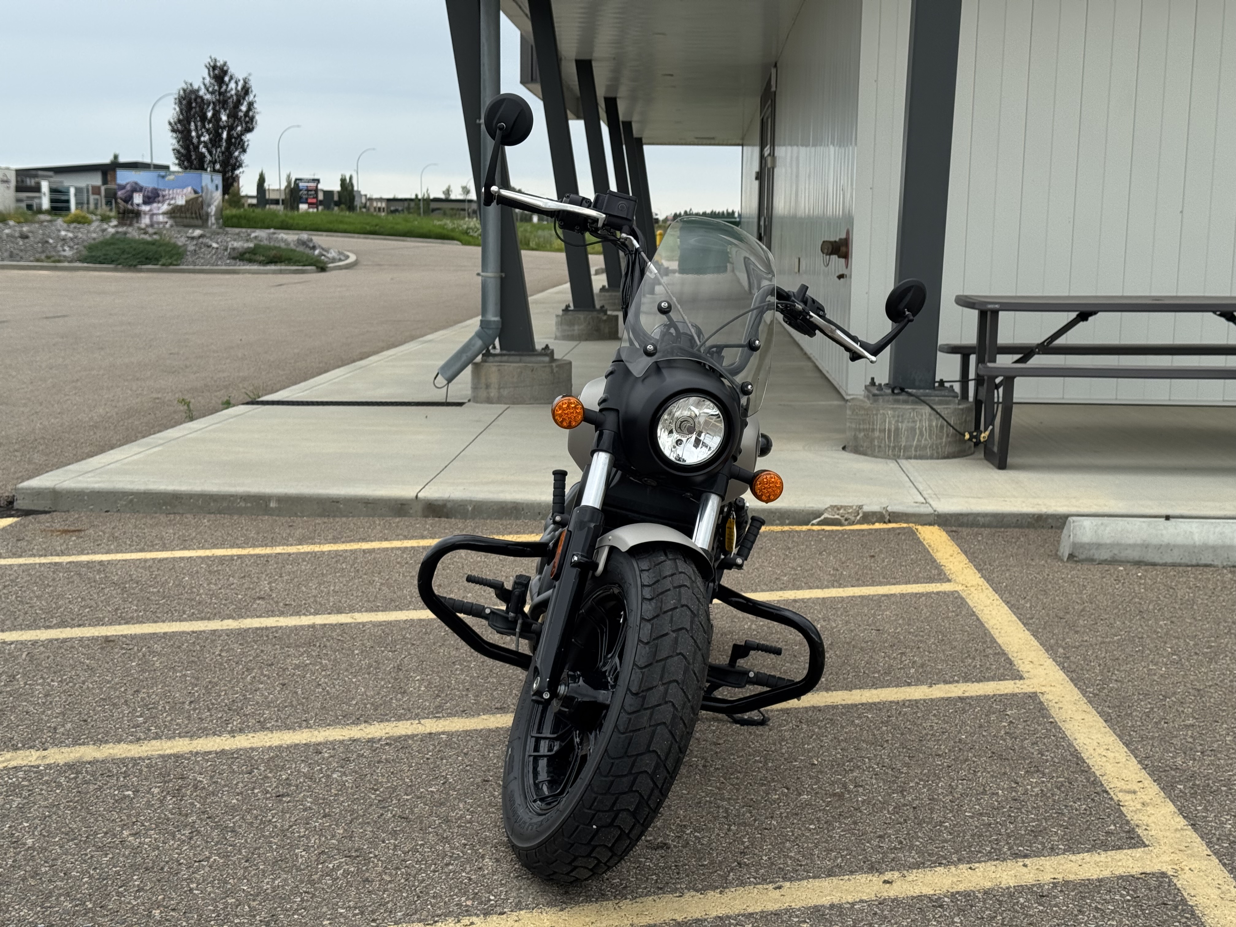 2024 Indian Motorcycle Scout Bobber ABS - Silver Quartz Smoke - LOW KMS! EXTRAS! PAYMENTS AS LOW AS $109 BI WKLY! - Photo 9