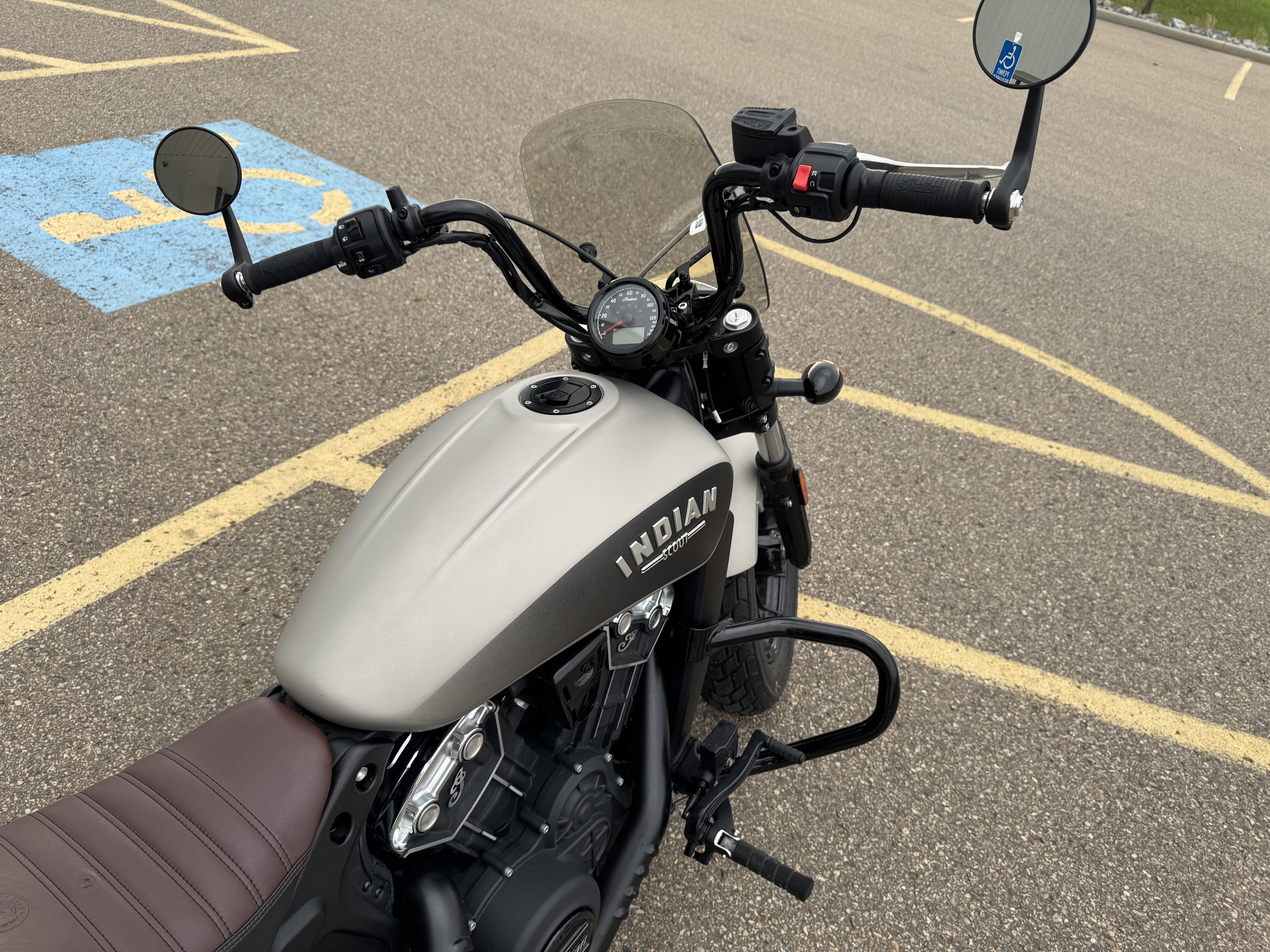 2024 Indian Motorcycle Scout Bobber ABS - Silver Quartz Smoke - LOW KMS! EXTRAS! PAYMENTS AS LOW AS $109 BI WKLY! - Photo 13
