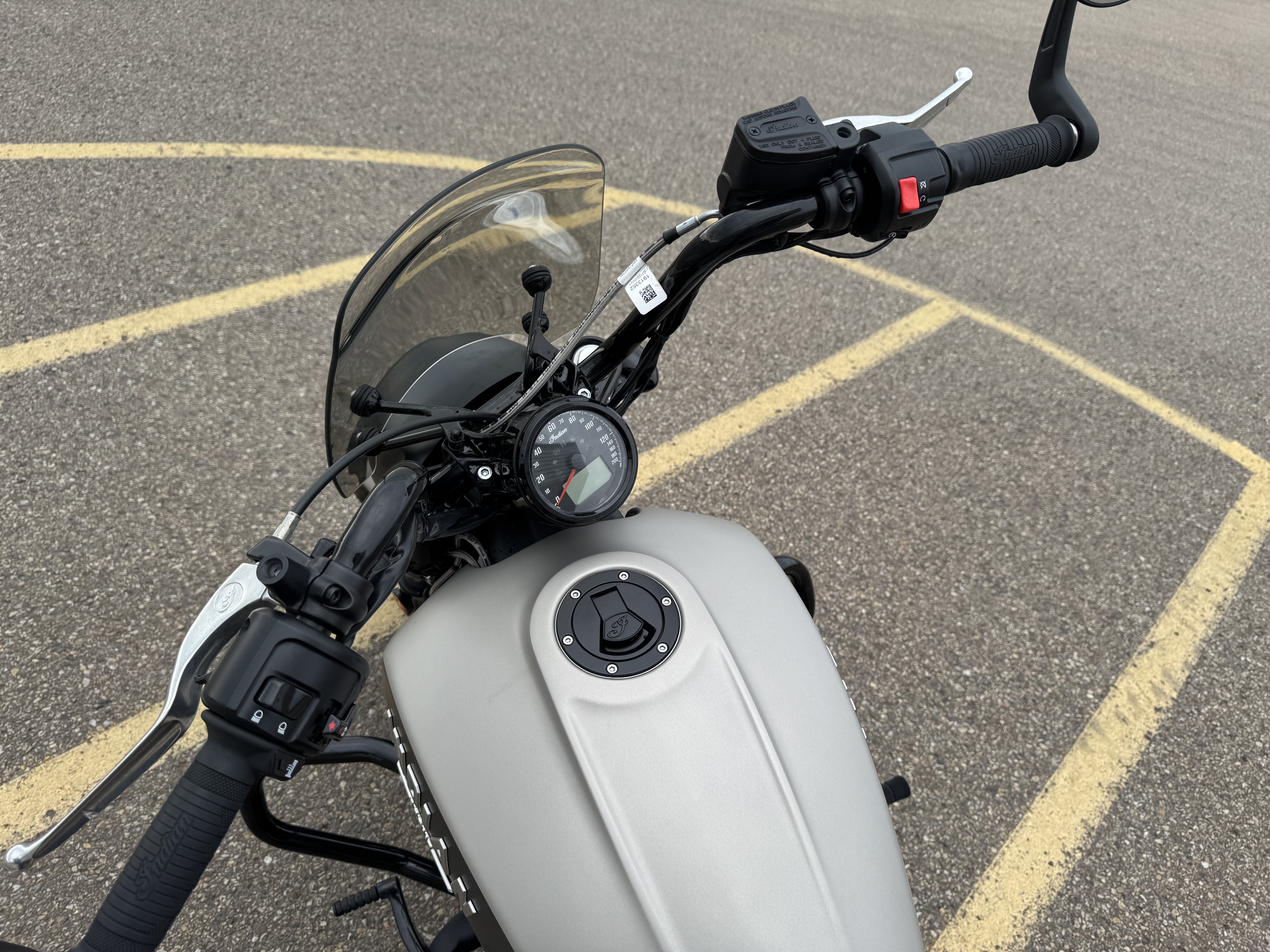 2024 Indian Motorcycle Scout Bobber ABS - Silver Quartz Smoke - LOW KMS! EXTRAS! PAYMENTS AS LOW AS $109 BI WKLY! - Photo 16