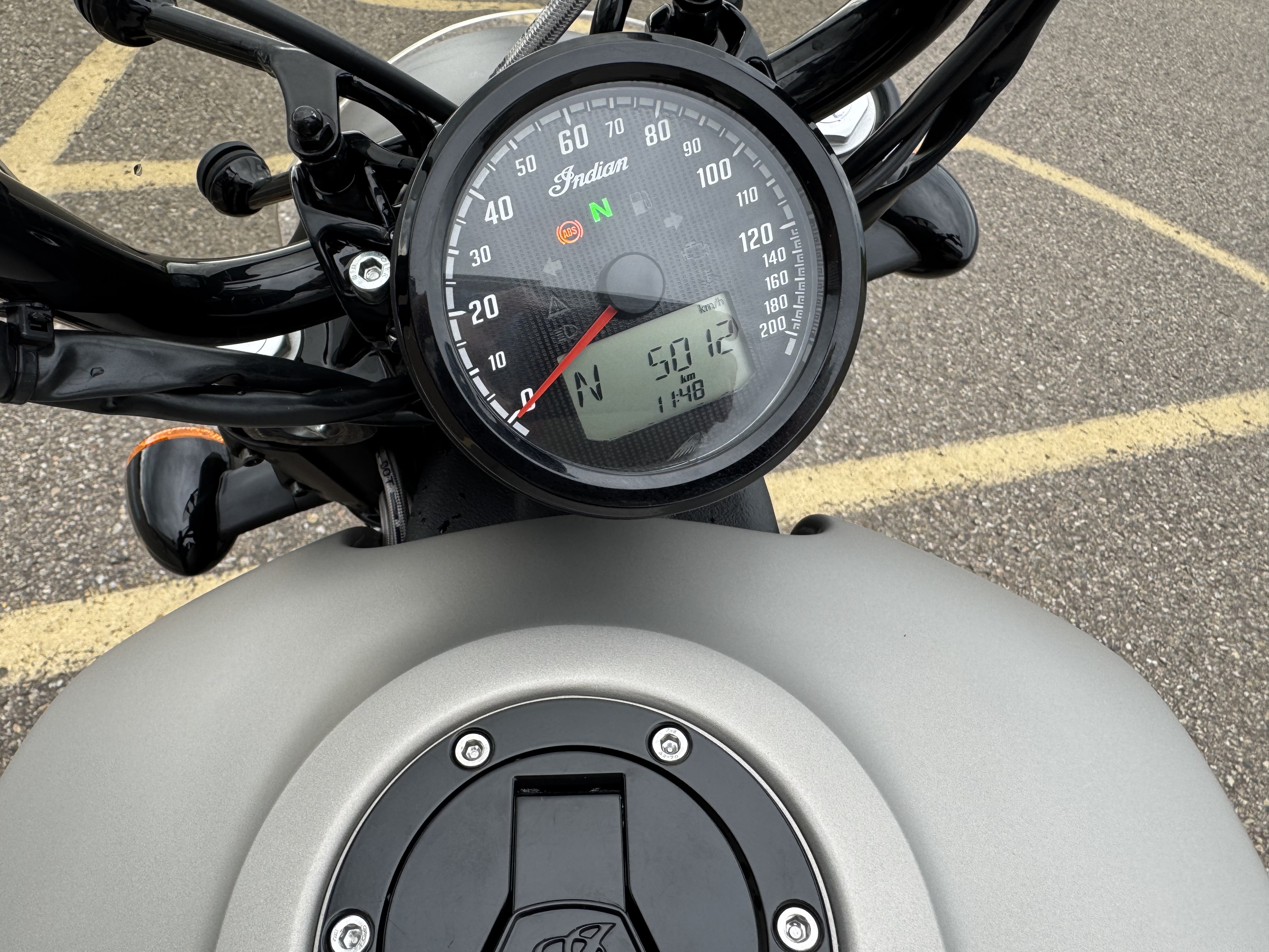 2024 Indian Motorcycle Scout Bobber ABS - Silver Quartz Smoke - LOW KMS! EXTRAS! PAYMENTS AS LOW AS $109 BI WKLY! - Photo 17