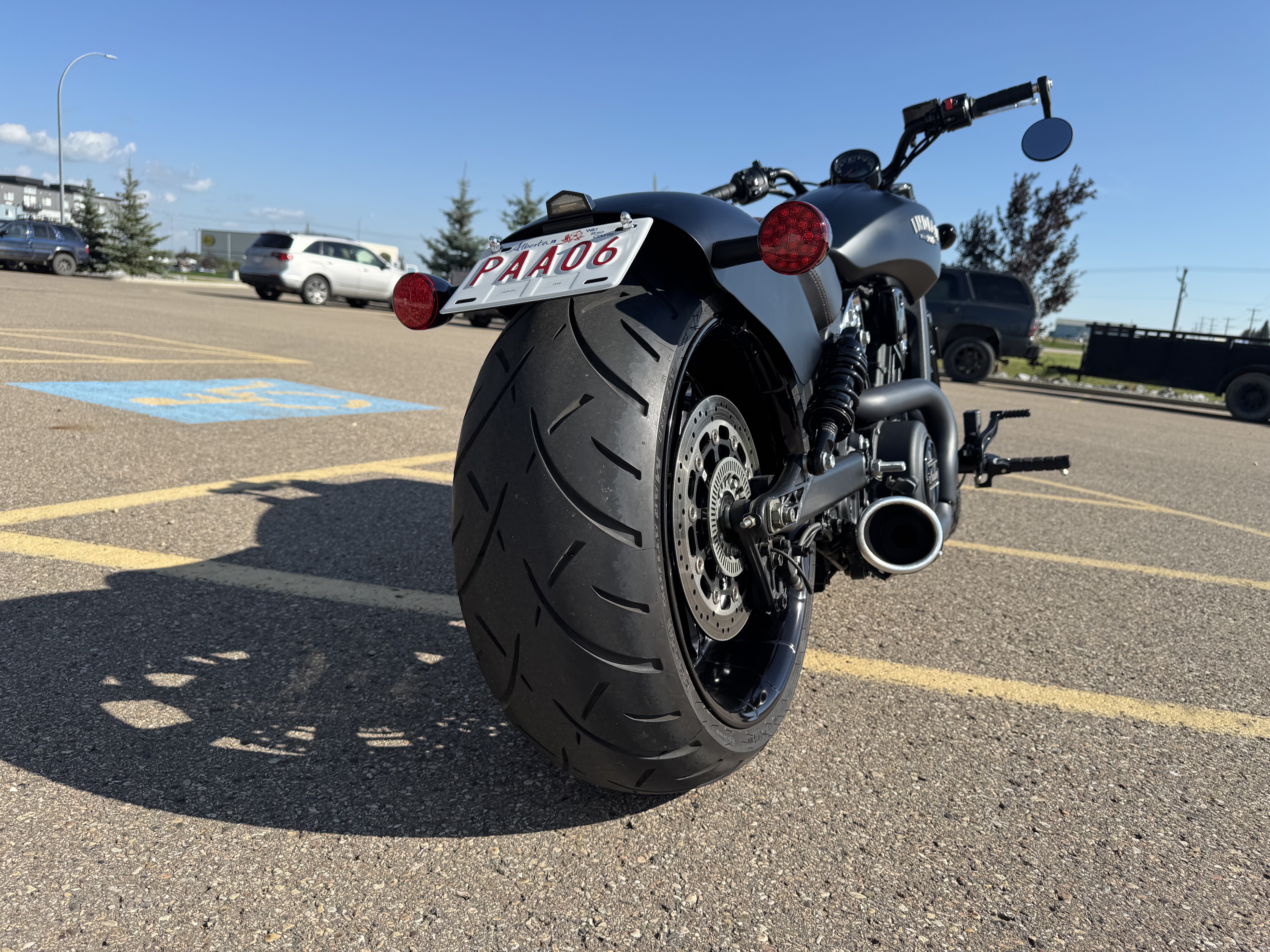 2021 Indian Motorcycle Scout Bobber Dark Horse ABS - RC FAT TIRE KIT - LOW KMS - PAYMENTS AS LOW AS $129 BI WKLY! - Photo 2