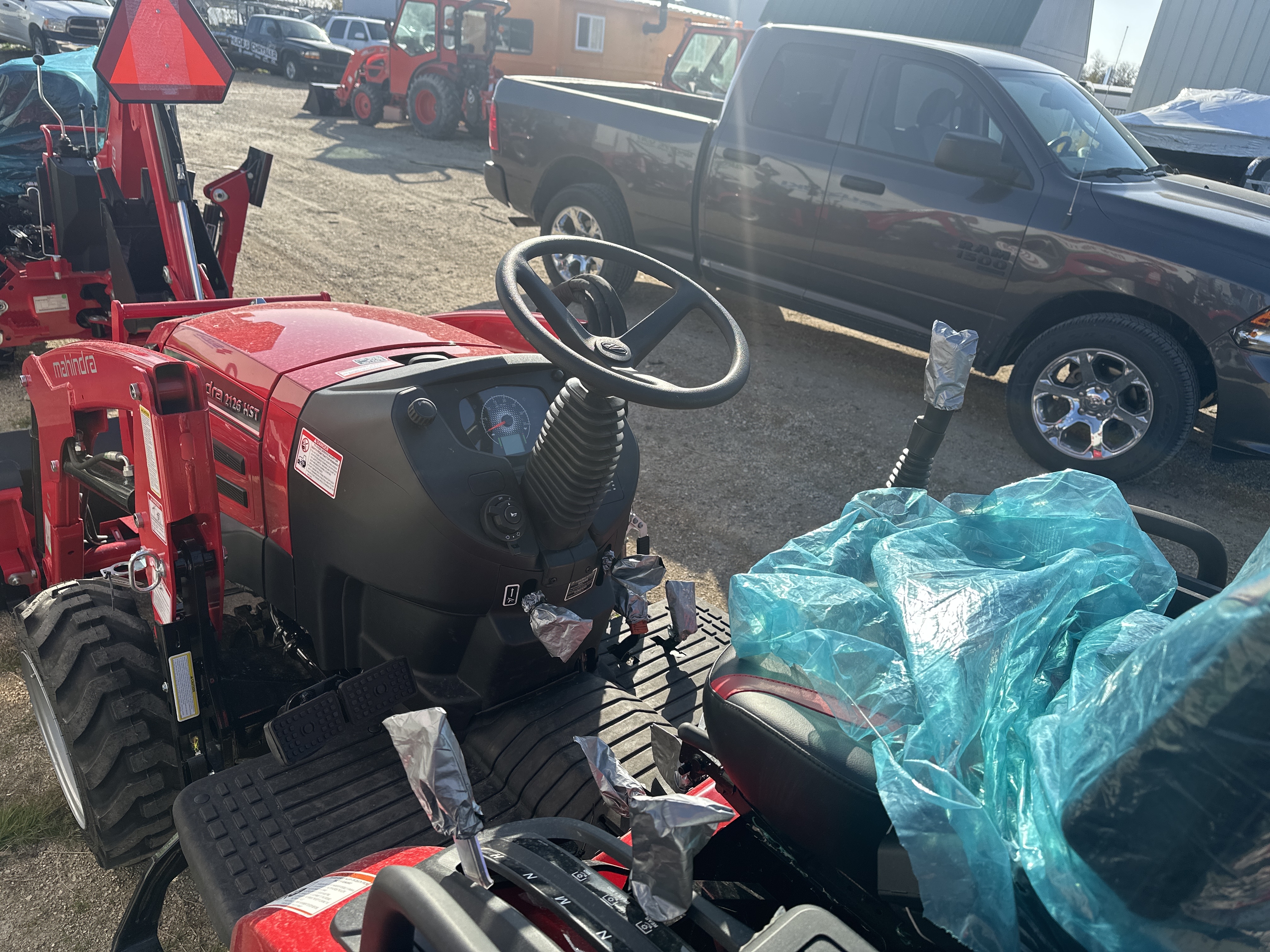 2024 Mahindra 2126 HST 4FHILB - Photo 5
