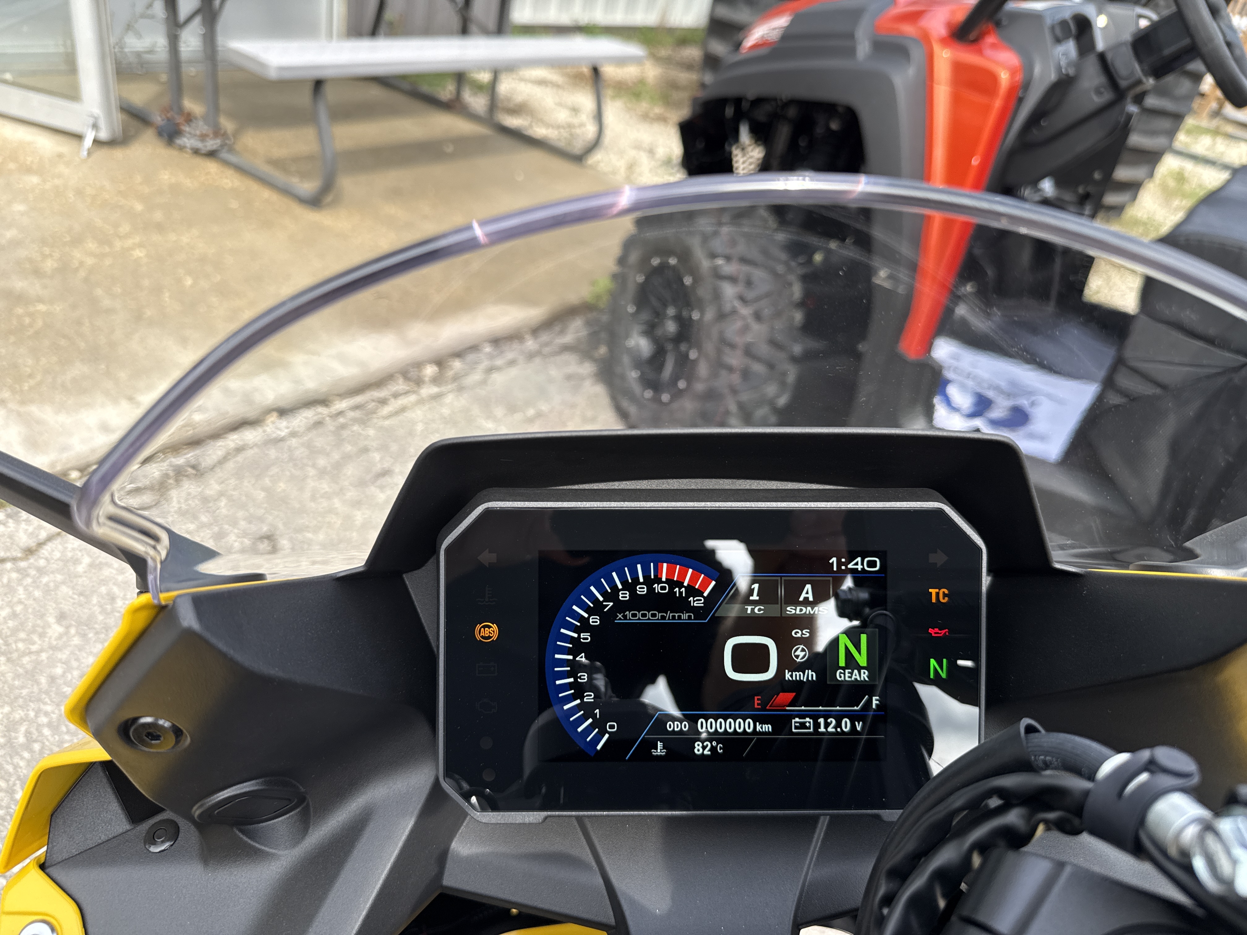 2025 Suzuki GSX-8R - Photo 4