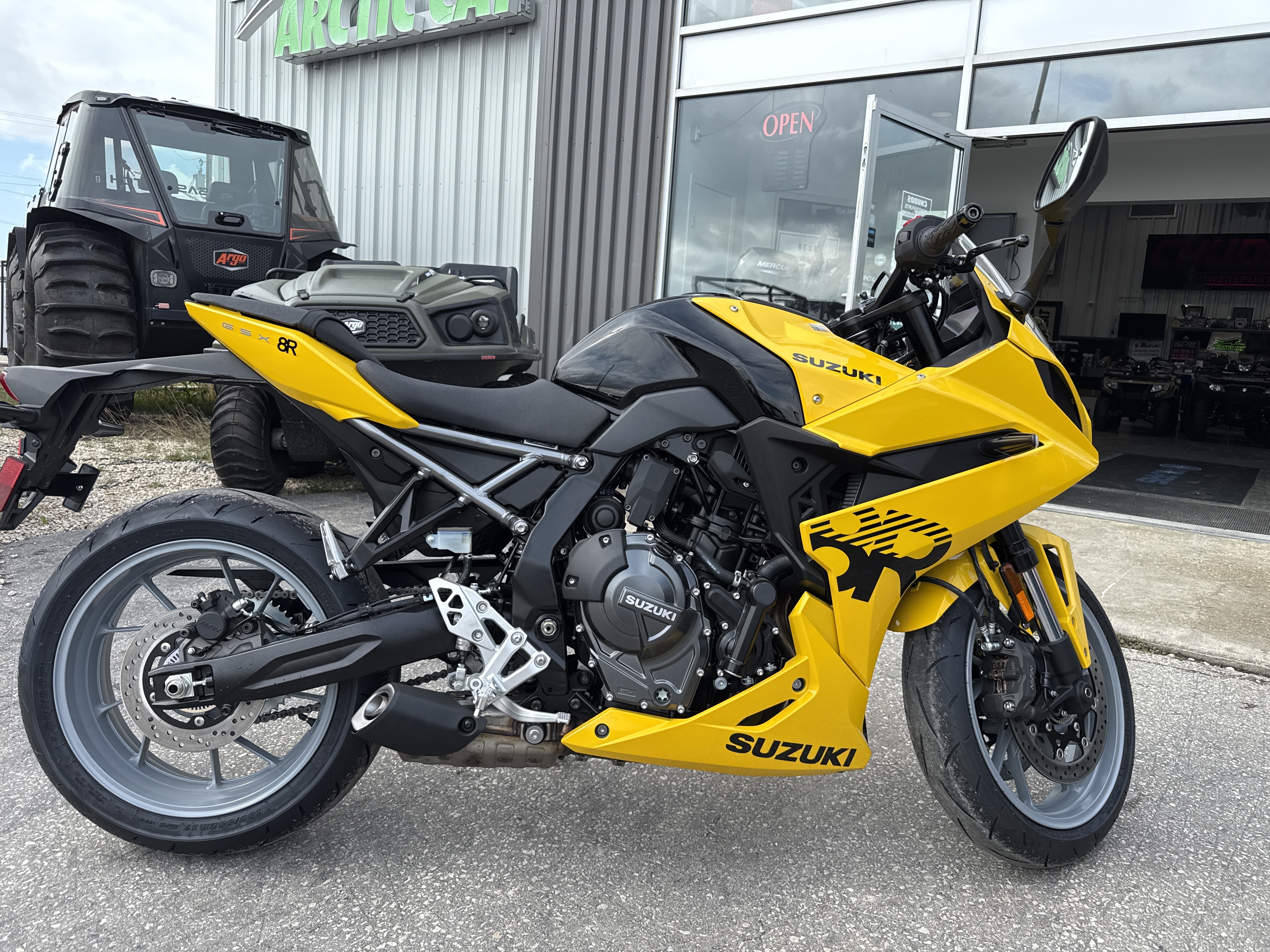 2025 Suzuki GSX-8R