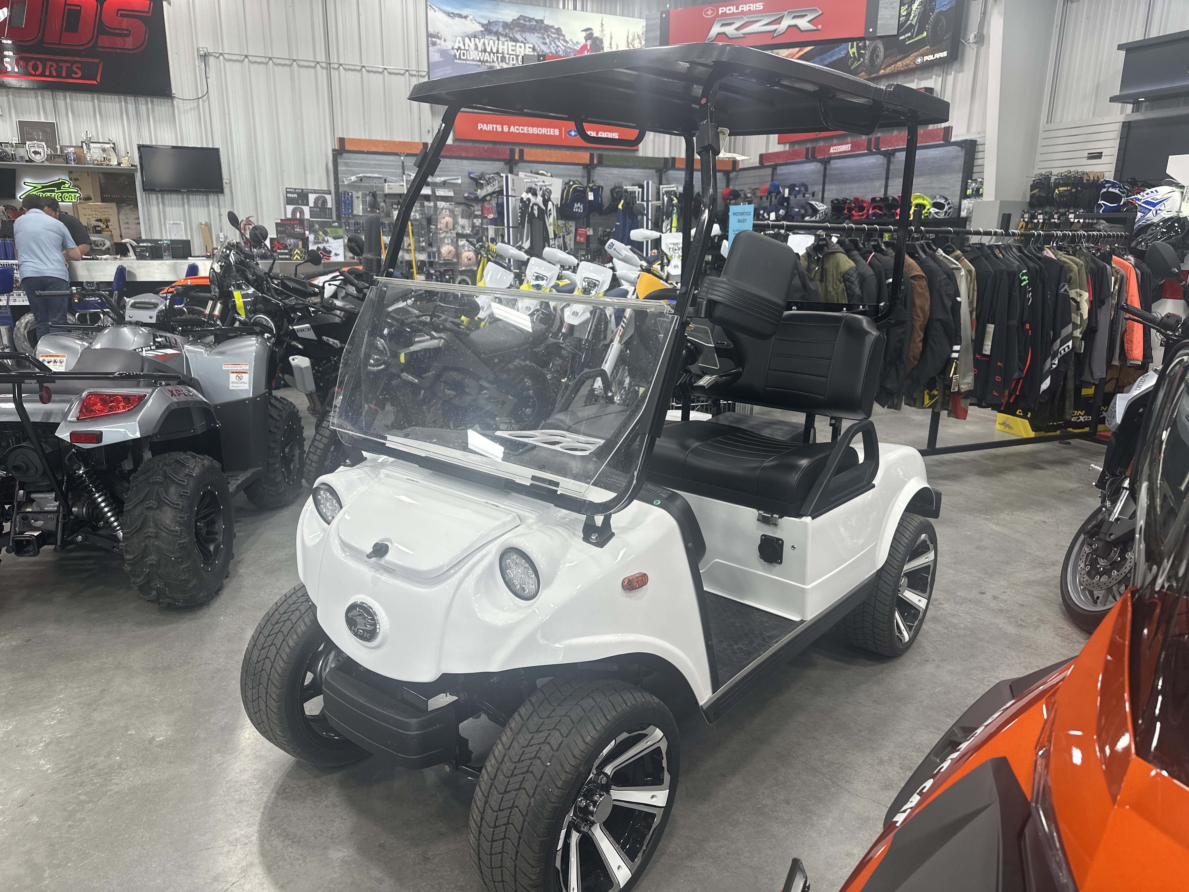2024 Evolution Electric Vehicles CLASSIC 2