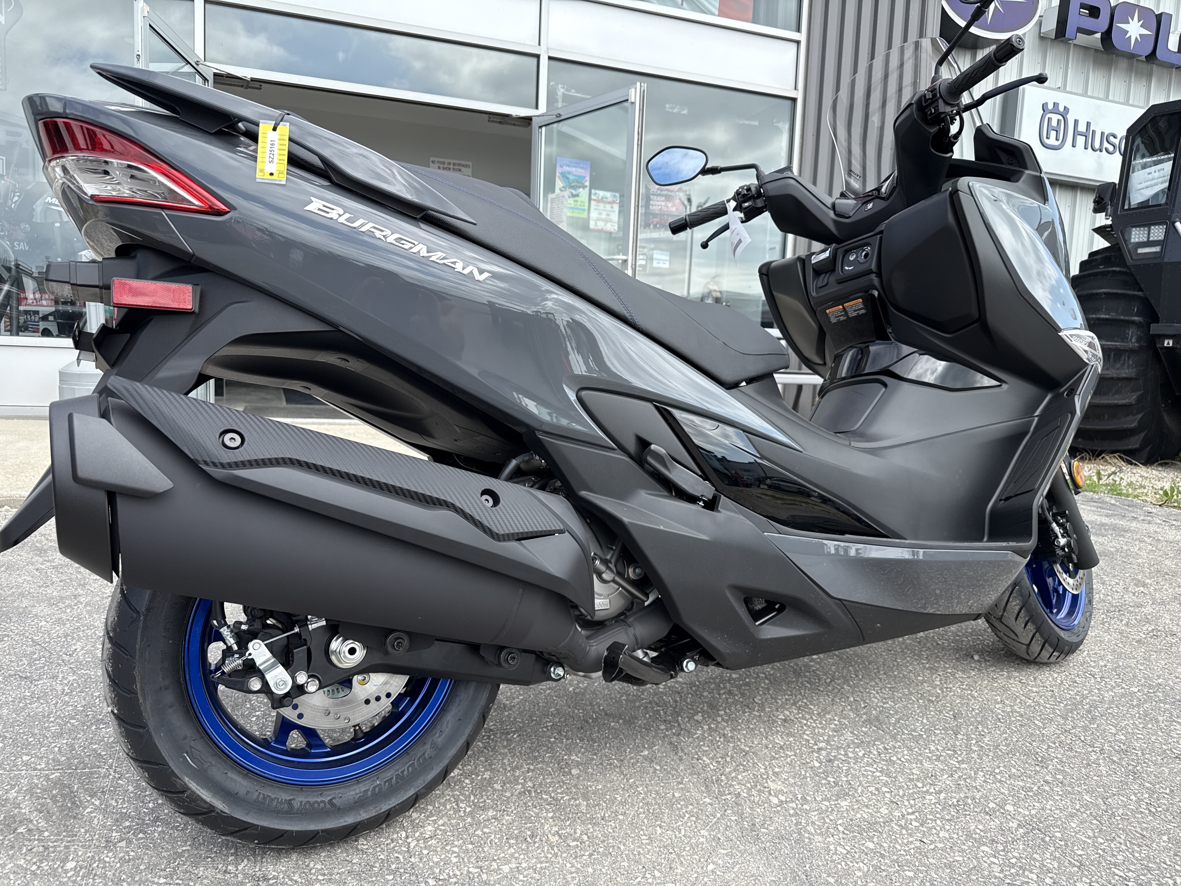2025 Suzuki BURGMAN 400 - Photo 4