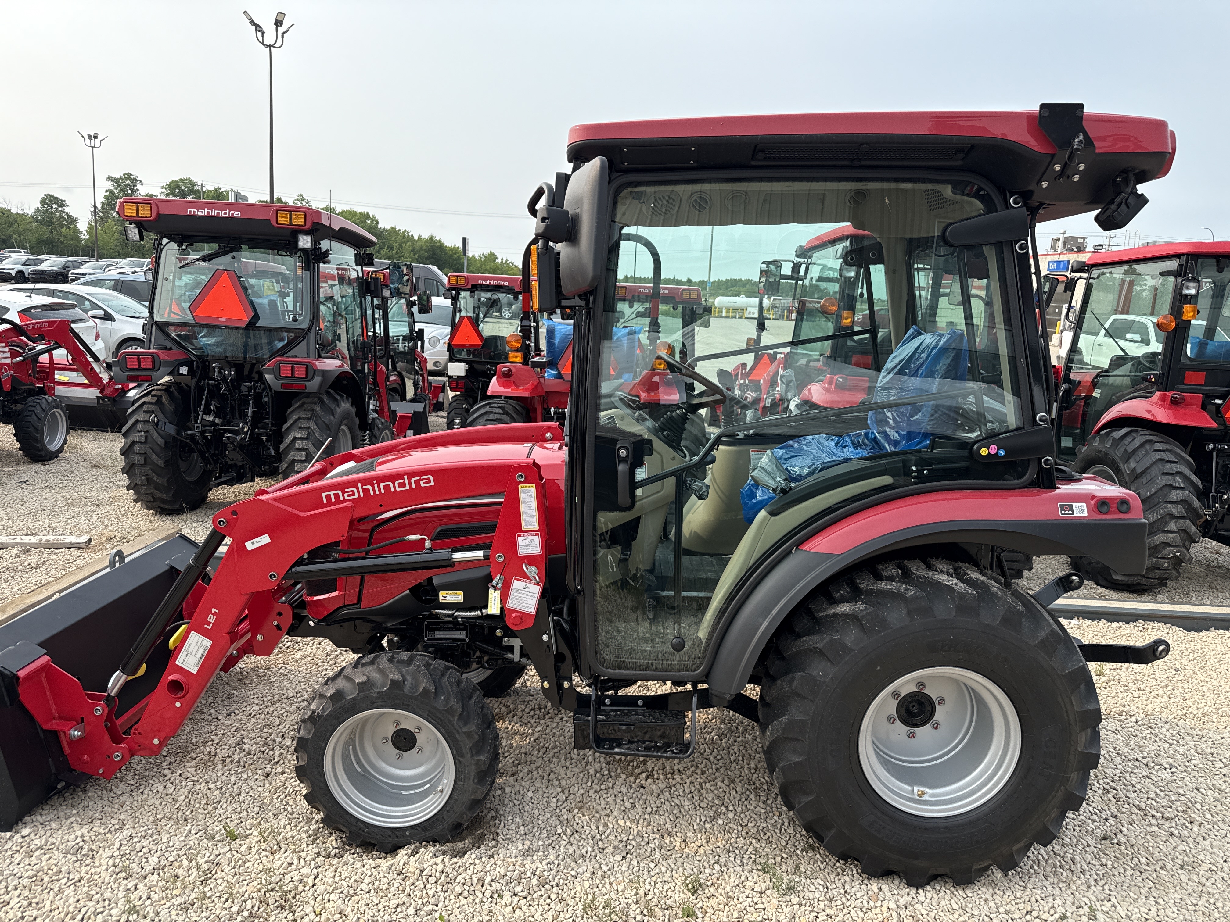 2025 Mahindra 2126 HST 4CHIL