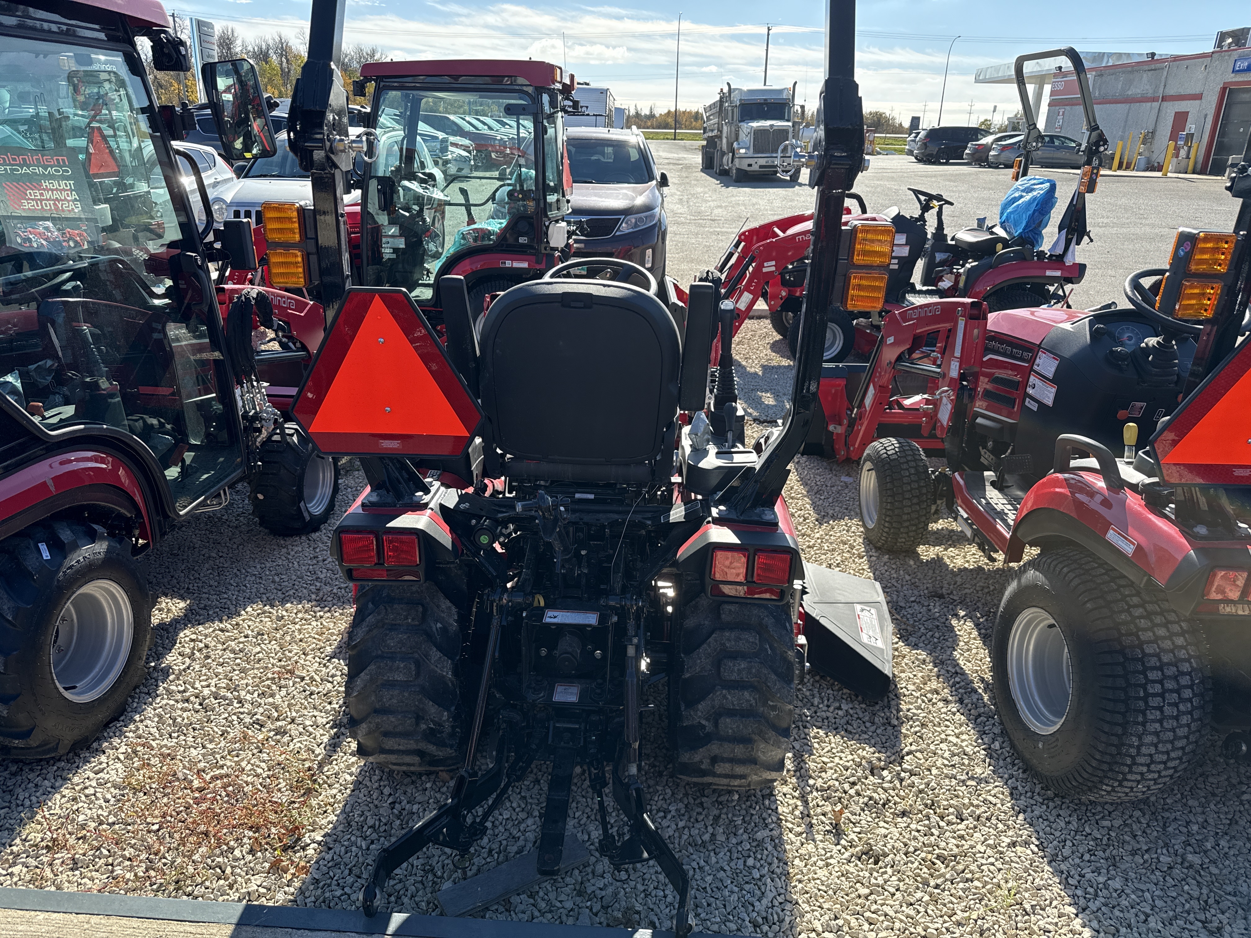 2025 Mahindra 1120 HST 4FHILM - Photo 3