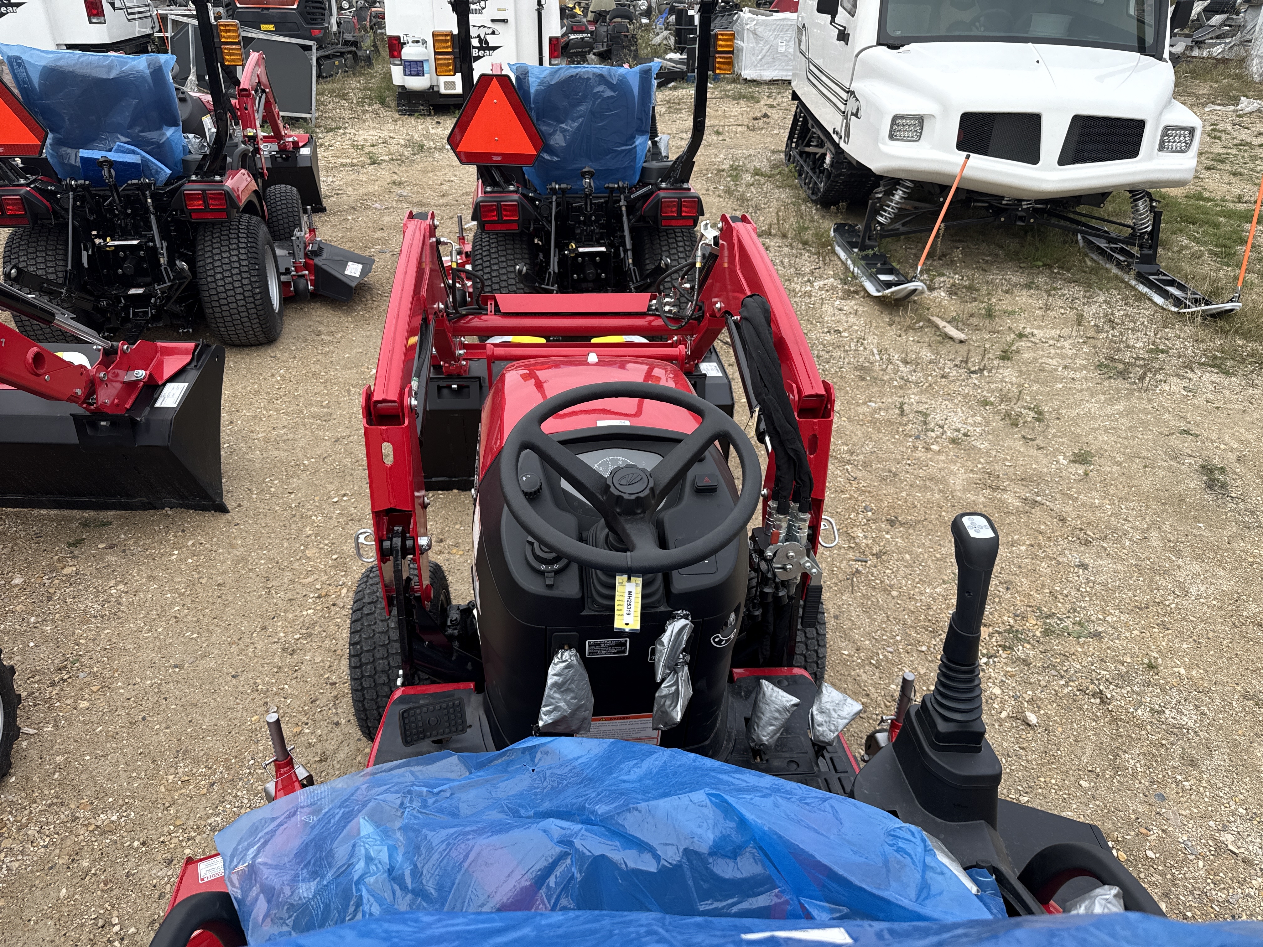 2026 Mahindra 1120 HST 4FHTLM - Photo 4