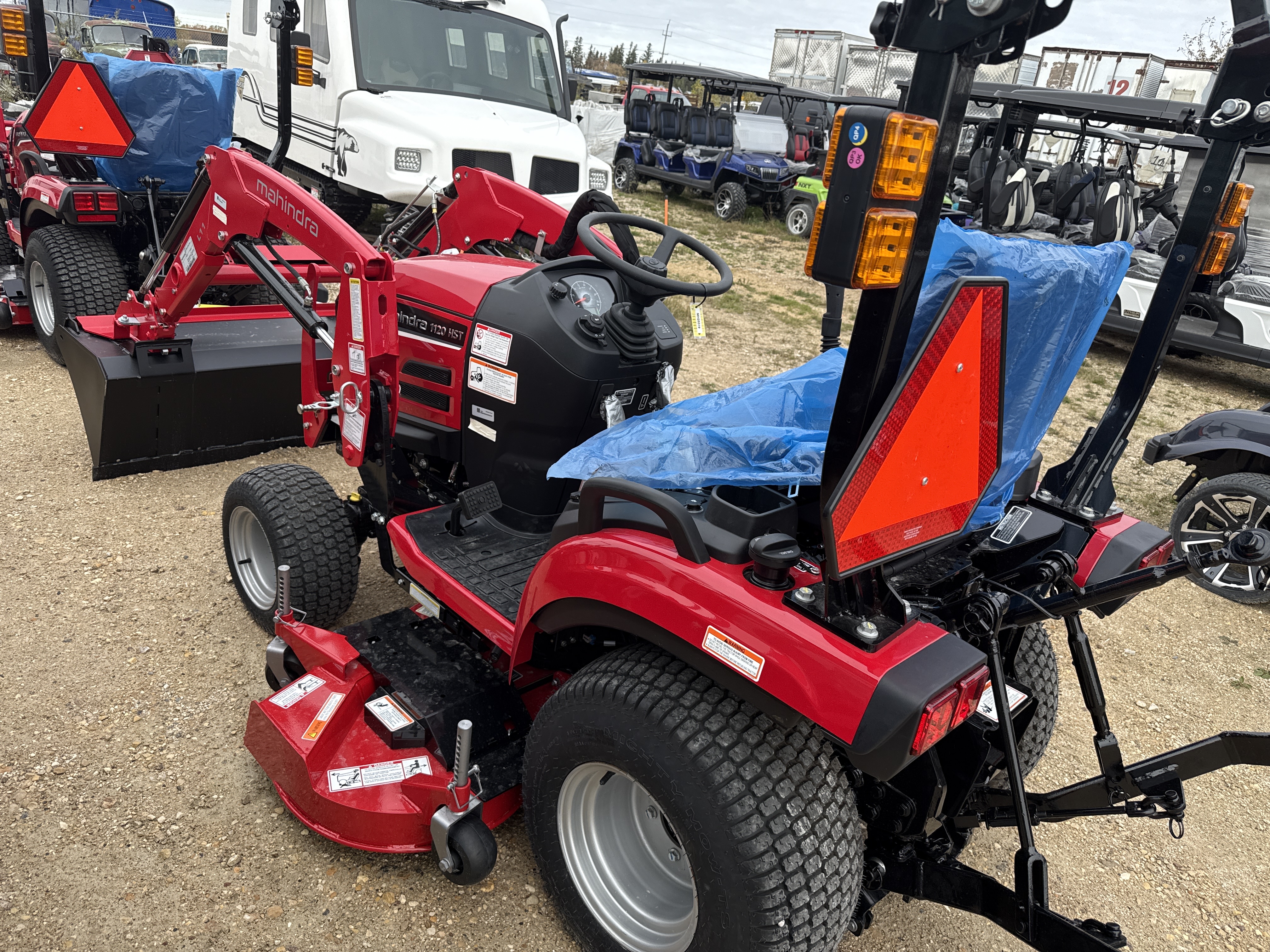 2026 Mahindra 1120 HST 4FHTLM - Photo 3